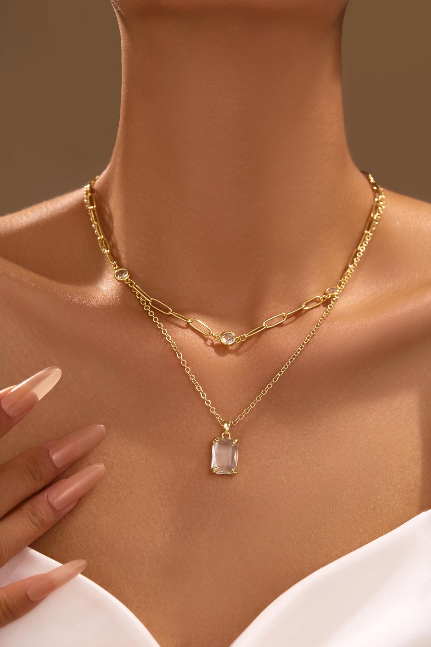 VANGETIMI Clear and Gold Layered Pendant Necklaces for Women 14k Gold Plated Crystal Choker Necklace Paperclip Rhinestone Necklace Party Prom Jewelry