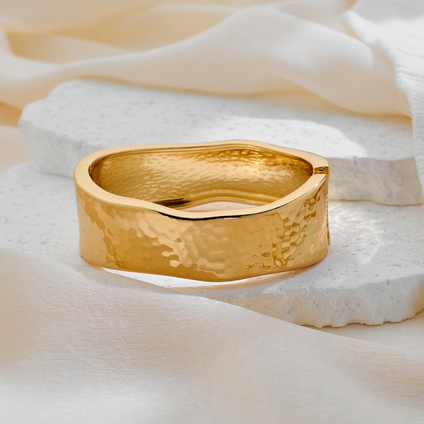 MIJENITI Gold Cuff Bangle Bracelets for Women Charm Chunky Bracelets Gold Statement Bracelet Trendy Jewelry for Women
