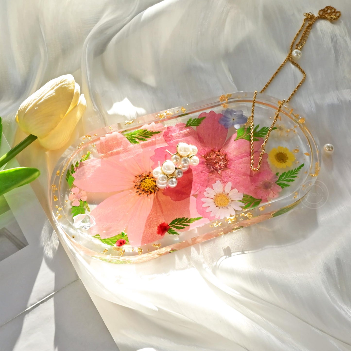 Britrio Pressed Flower Resin Jewelry Tray Decorative Vanity Trinket Dish for Women Rings Earrings Necklaces Keys Makeup Desk Organizer Holder Plate Home Decor Gift 6.93''x3.62''