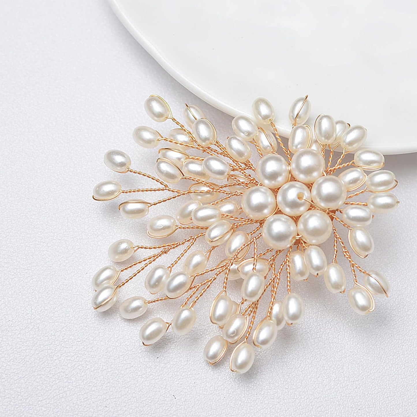 Charm White Pearl Brooch Pins for Women,Striking Large Pearl Flower Statement Costume Pin Graceful Wedding Anniversary Prom Jewelry Gifts (Pearl3)