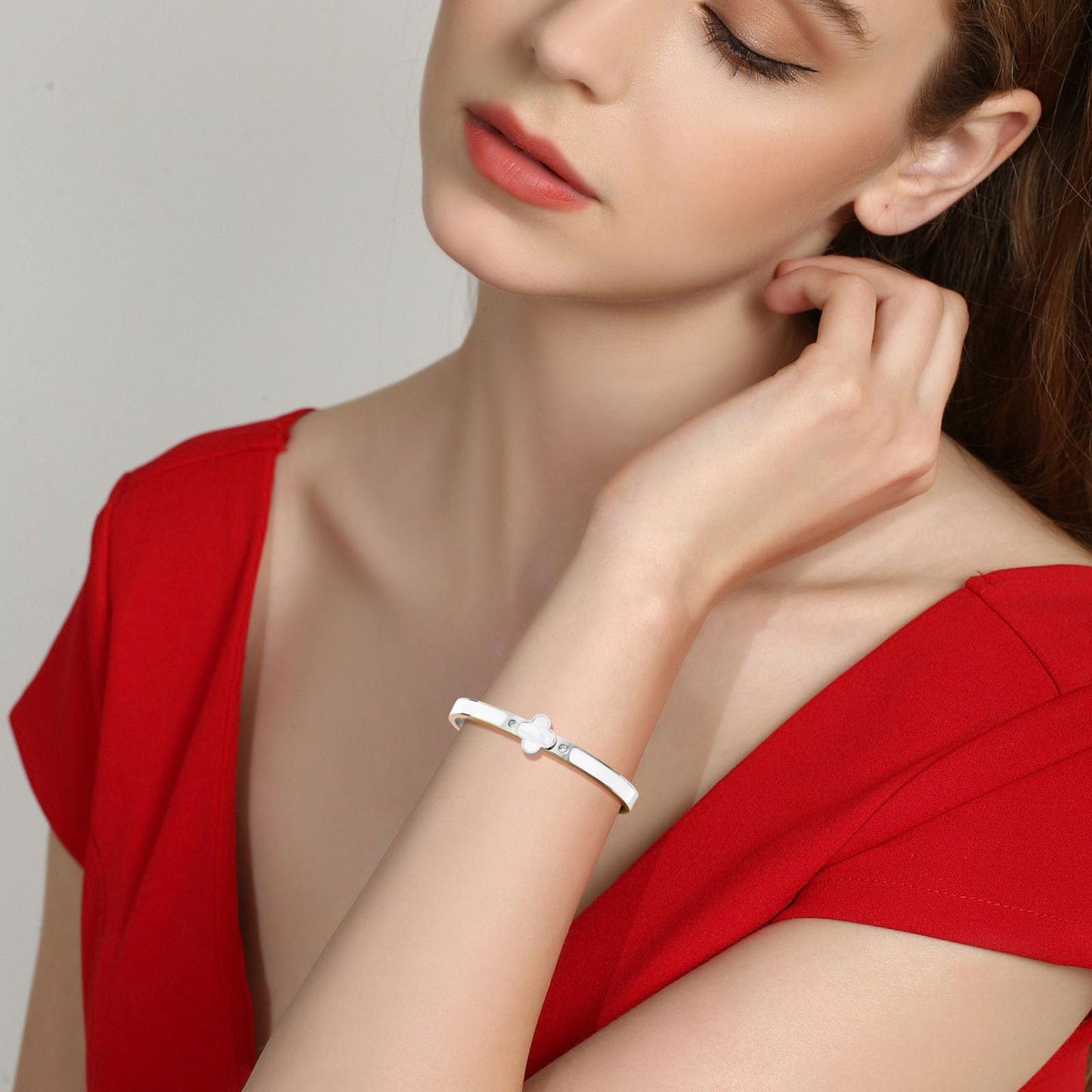 KYJAC 18k Gold Plated Stainless Steel Four Leaf Clover Bracelet for Women - Non-Tarnish, Precision Polished Chunky Oval Bangle in Black, White, Pink, Red Clover Bangle(Silver White Bangle)