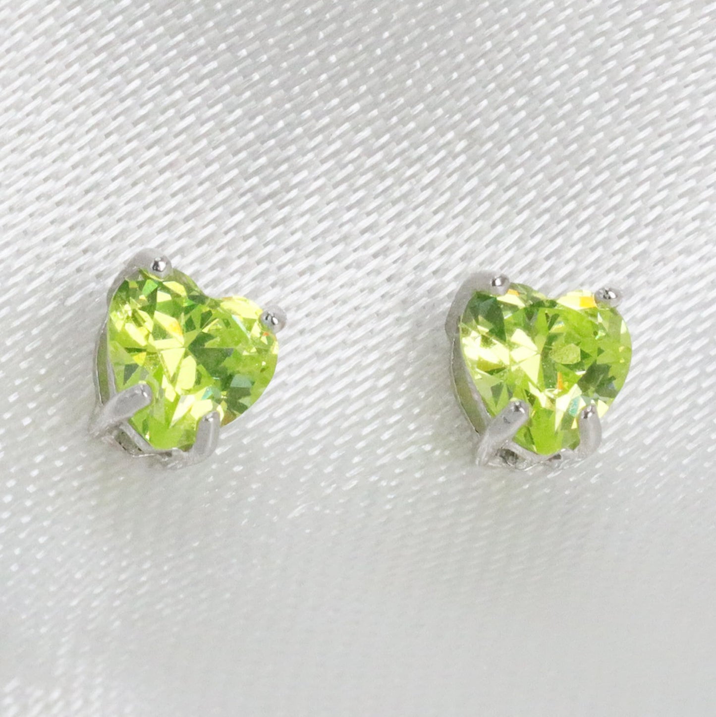 Belinda Jewelz - Heart Stud Earrings, 5mm Cubic Zirconia Heart Earrings with Prong Setting, 925 Sterling Silver Earrings Studs, Peridot Green Stud Earrings for Women