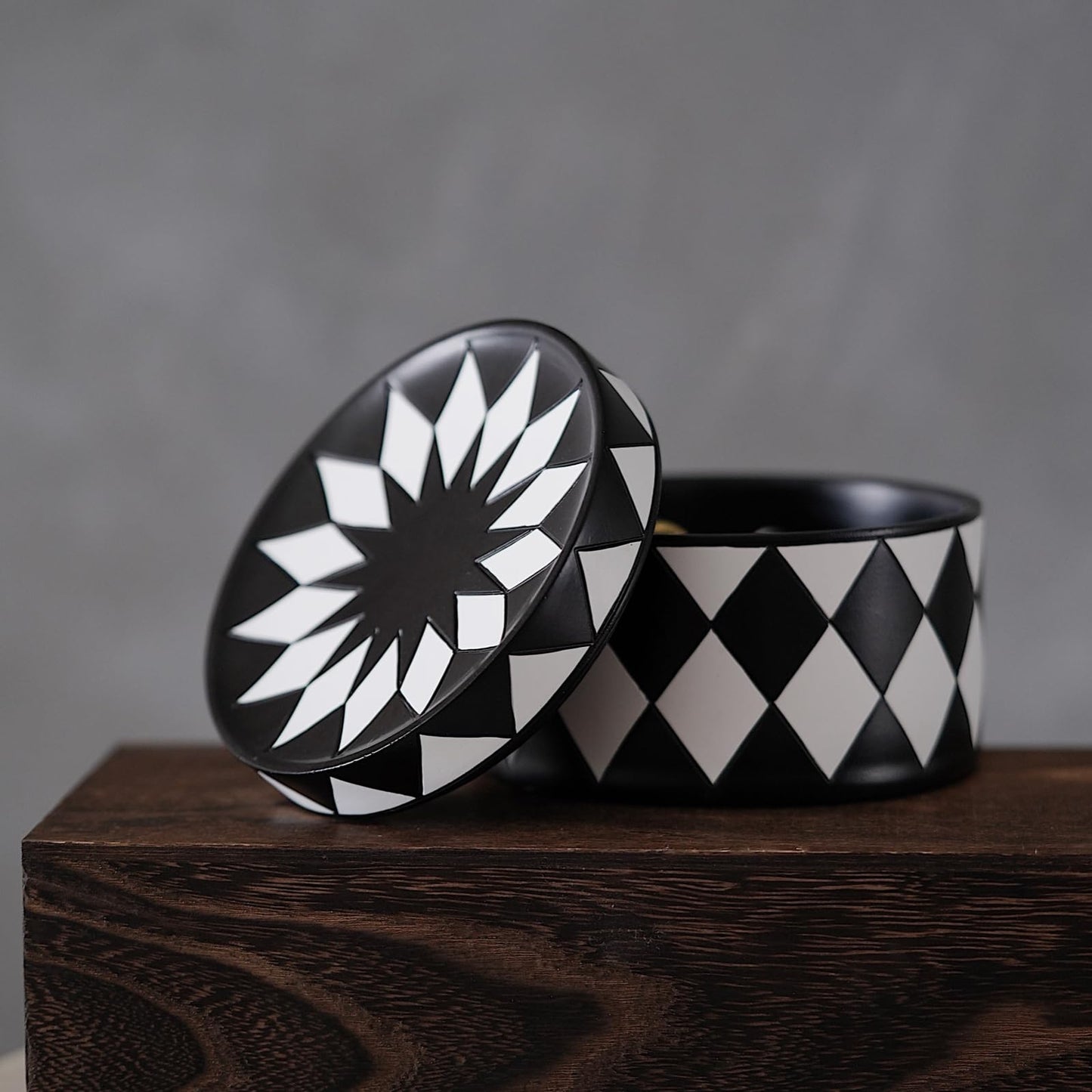 Cmrweio Decorative Storage Box with Lid, Black and white checkerboard Jewelry Box, Modern Round Decorative Box for Dresser, Coffee Table, Entryway Ideal for Jewelry, Trinkets And Small Accessories