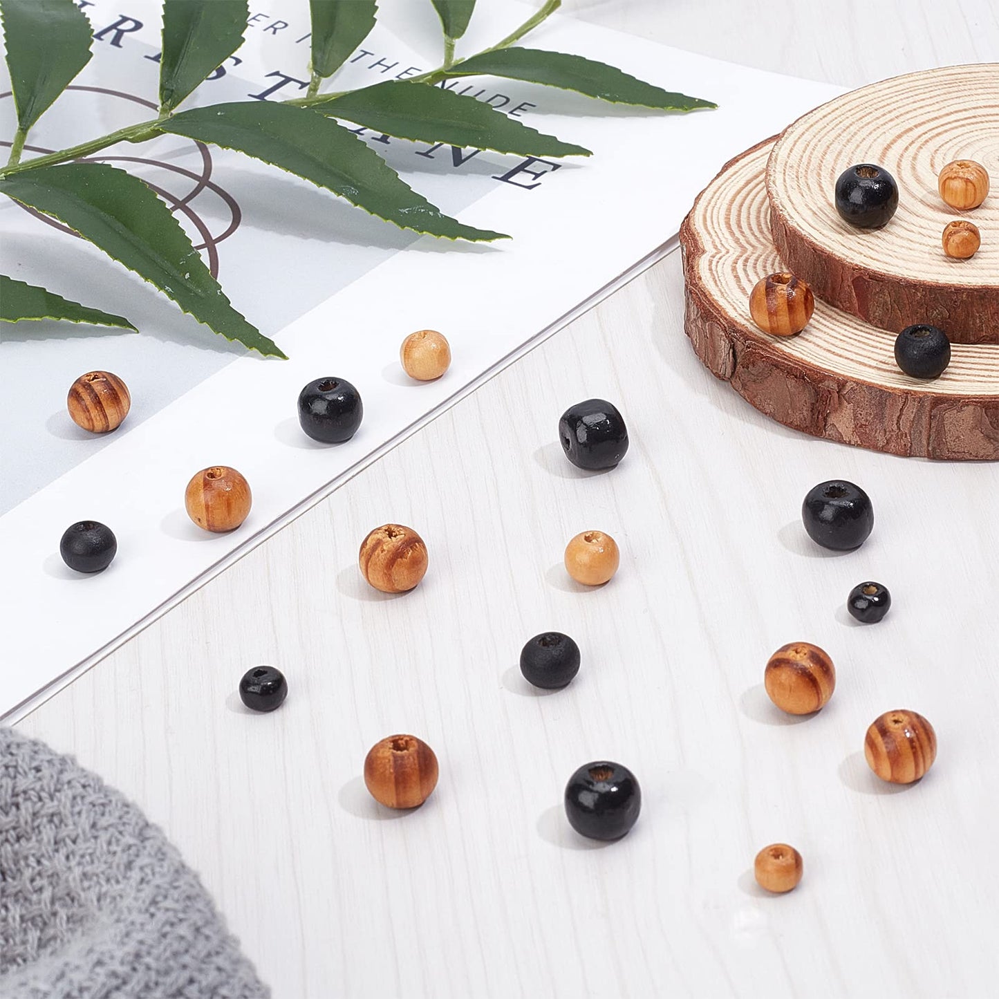 PH PandaHall 600pcs Wooden Beads Black Wood Balls 6/8/10mm Polished Loose Beads Ball Spacer Bead for Christmas Farmhouse Bracelet Necklace Jewelry Making Home Party Decorations Garland Making