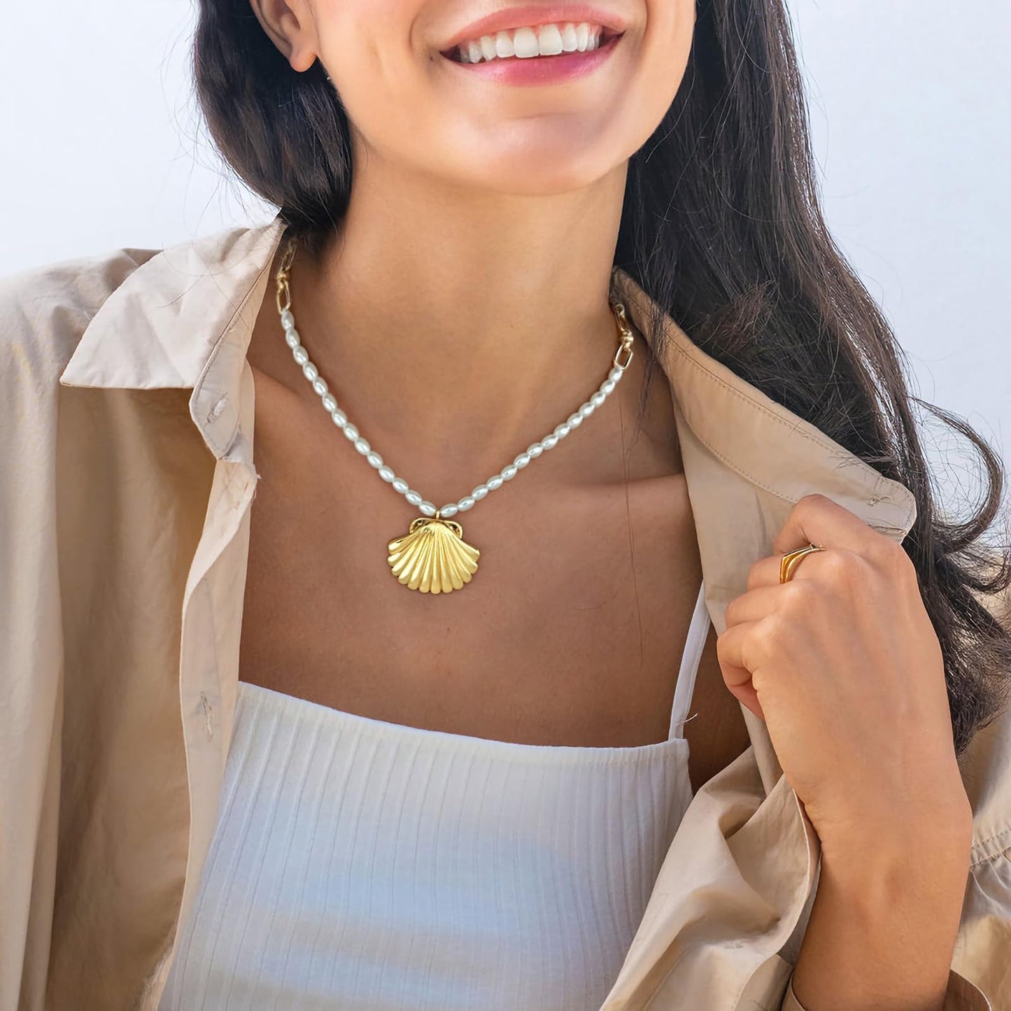 WOWORAMA Gold Pearl Shell Necklace for Women Dainty Scallop Shell Pendant Necklaces Adjustable Pearl Link Chain Choker Necklace Summer Beach Seashell Necklace Jewelry