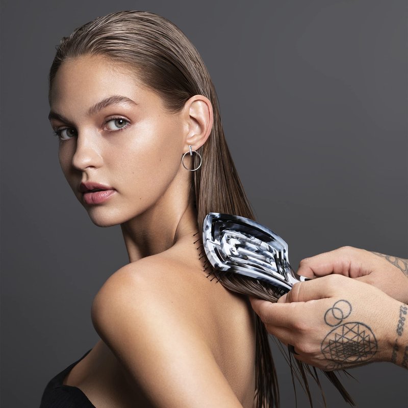 Fromm Professional Elite Flexer Ceramic x Ionic Wet & Dry Detangling Vent Brush | Gentle Hair Detangler & Massage Brush Smooths Frizz & Flyaways, Glides Through Medium to Thick Hair, Easy to Clean