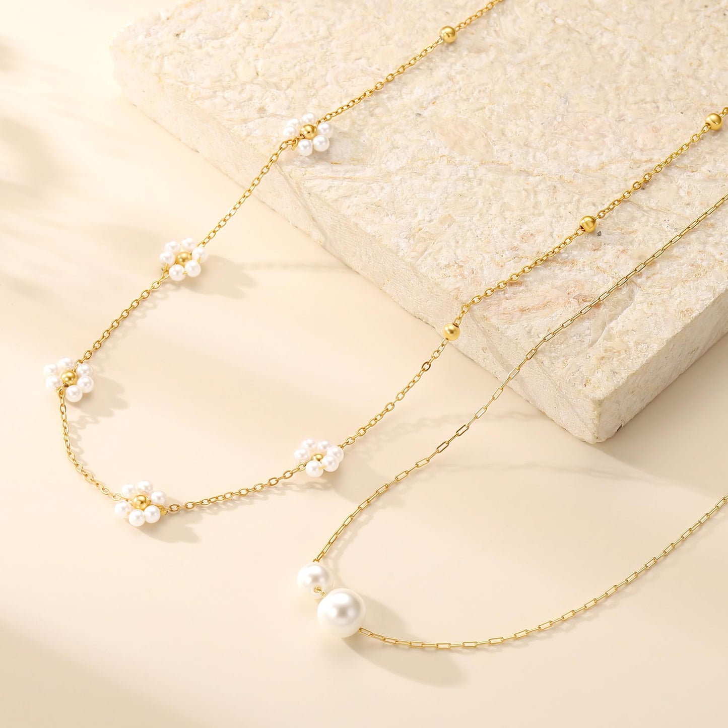 Fimhut Daisy Pearl Necklace-18K Gold Plated Pearl Choker Simple White Pearl Necklace Fashion Accessory Gold Jewelry for Women Trendy Wedding Birthday Jewelry