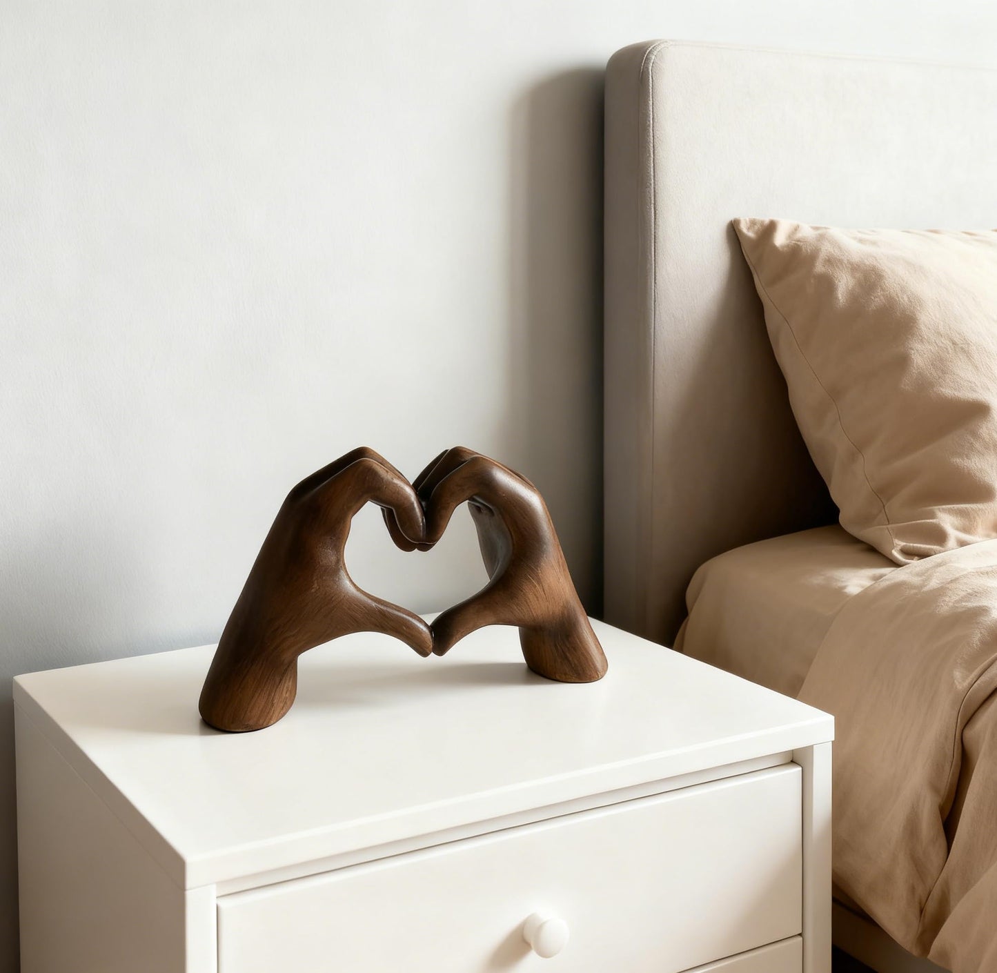 YDLGJMCZ Heart Hands Sculpture Wooden Hearts Hand Sculptures，Love Gesture Resin Statue Home Living Room Desktop Ornament