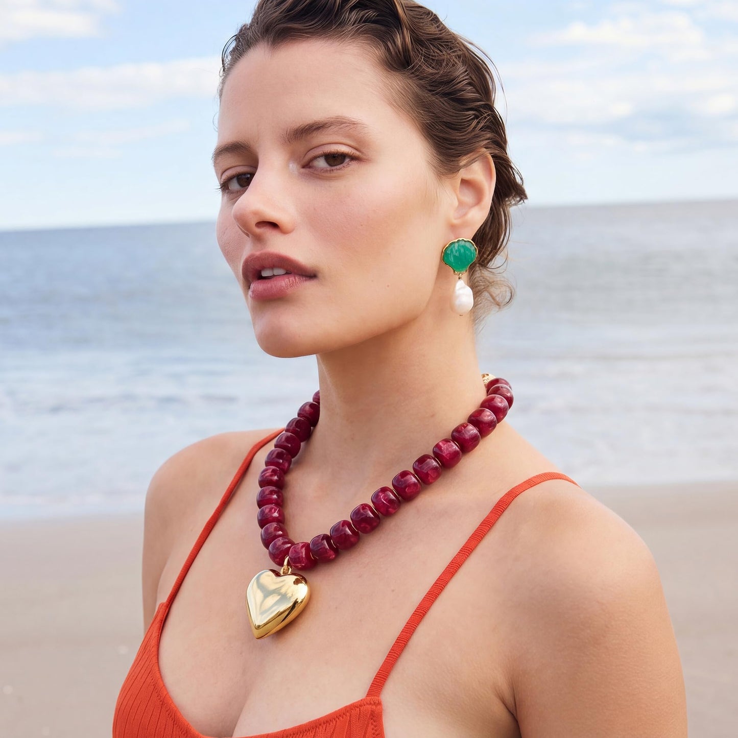 MIUSISHIYU Burgundy Red Faux Marble Resin Chunky Necklaces for Women, Trendy Beaded Puffy Gold Heart Pendant Statement Choker, Lightweight Boho Y2K Summer Beach Jewelry