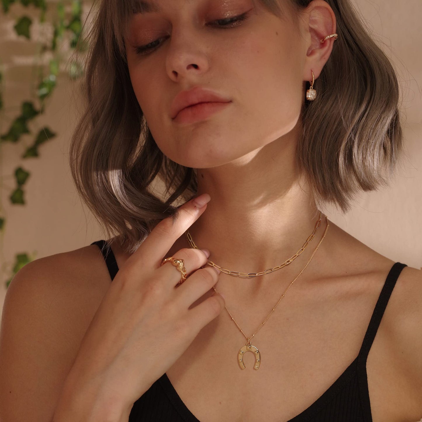 MEVECCO Gold Layered Choker Necklace for Women, 18K Gold Plated Dainty Horseshoe Pendant Minimalist Paperclip Double Layer Necklace for Jewelry