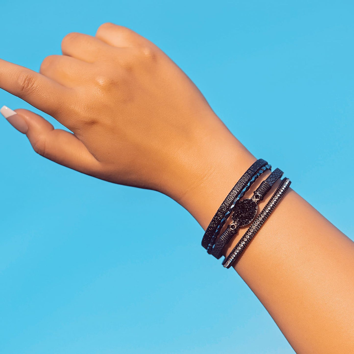 FANCY SHINY Leather Wrap Bracelet Boho Cuff Bangle Bracelets Crystal Bead Bracelet with Magnetic Clasp Trendy Jewelry Gifts for Women (7.7", Black)