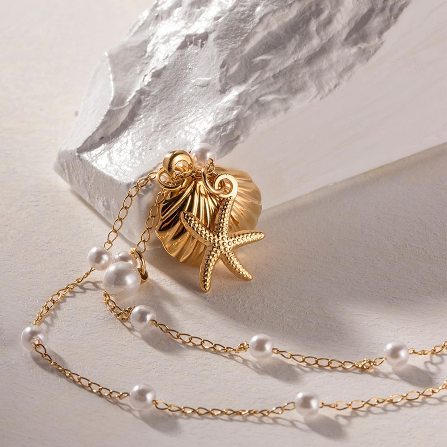 Shell Starfish Necklace for Women Gold Tone Layered Beach Jewelry Pearl Seashell Charm Adjustable Coastal Necklace for Summer Vacation Outfits Gifts