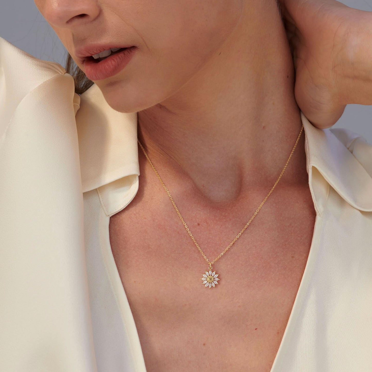 VRIUA Sun Necklace for Women 14k Gold Plated Sunflower Pendant Necklace Simple Cubic Zirconia Dainty Gold Sunflower Necklace Minimalist Jewelry