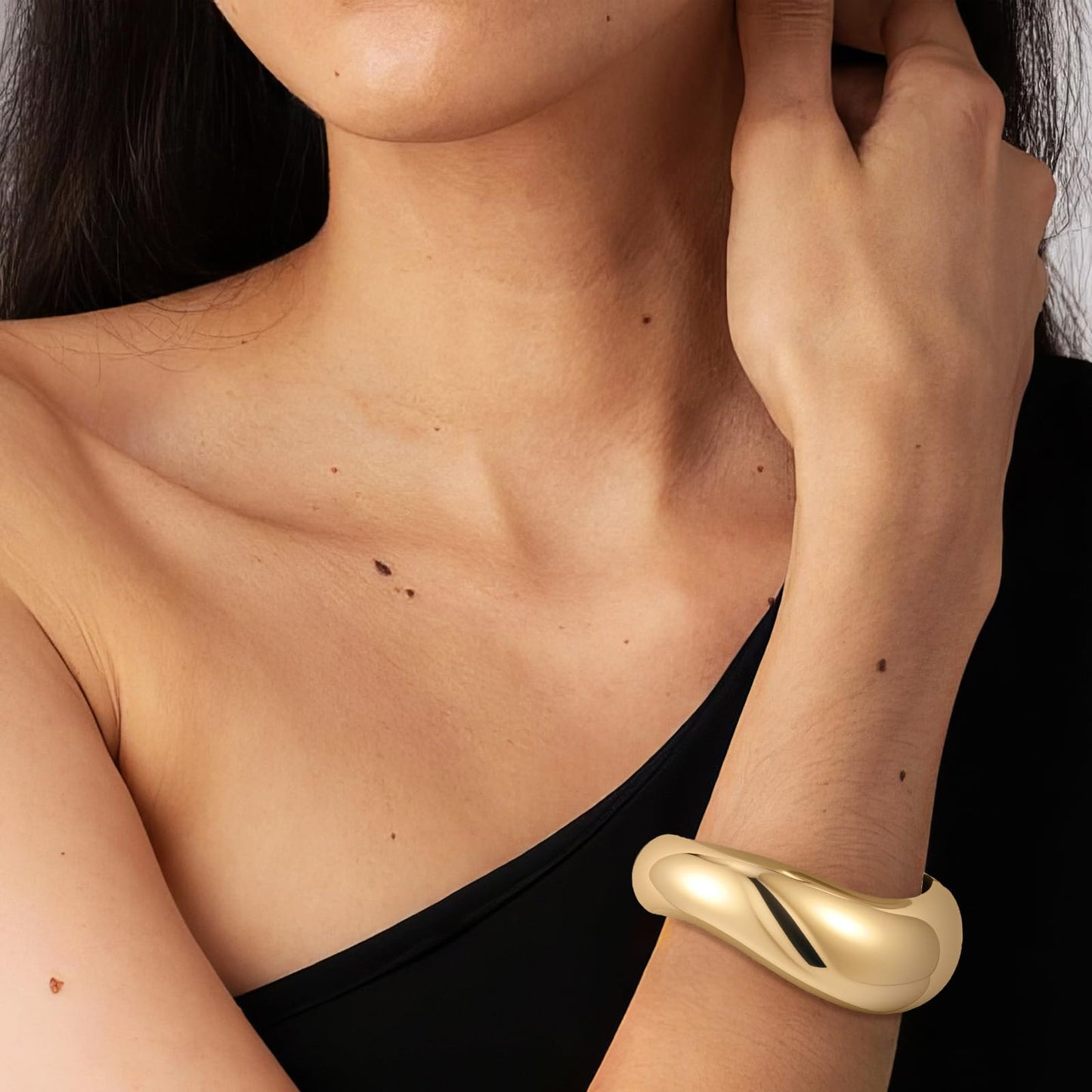 Yowivon Gold Bangles for Women, 2PCS Teardrop Chunky Gold Bracelet Set, Hinged Bangle Bracelets Stack for Women, Non Tarnish Bold Wrist Cuff, Trendy Jewelry Gifts for Christmas Valentine Birthday