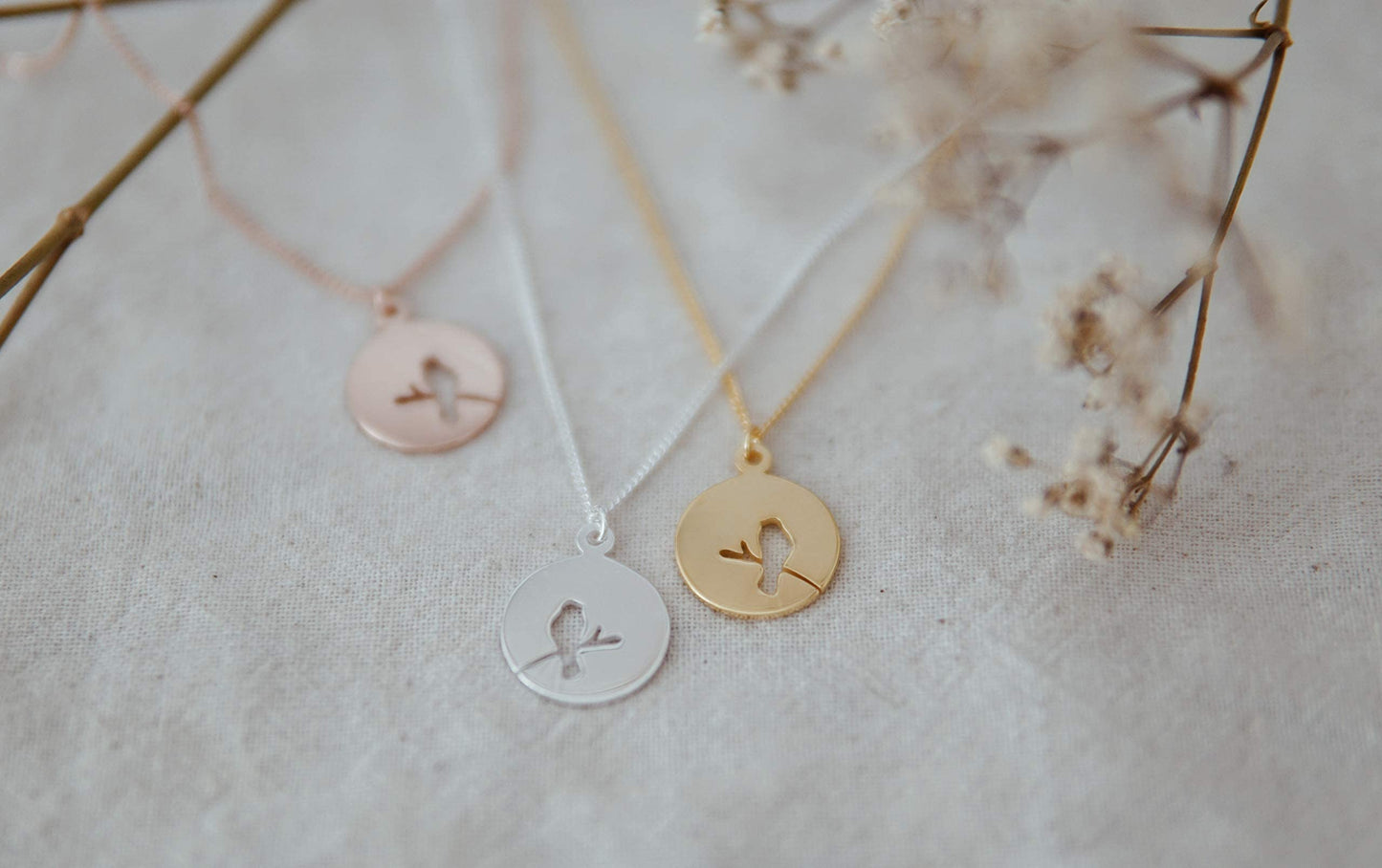 LUUK LIFESTYLE Necklace in 925 sterling silver with Bird pendant and HAPPINESS gift card, lucky charm, women's jewelry, trendy look, 19” chain length, Valentine's Day gift, jewel fashion, silver