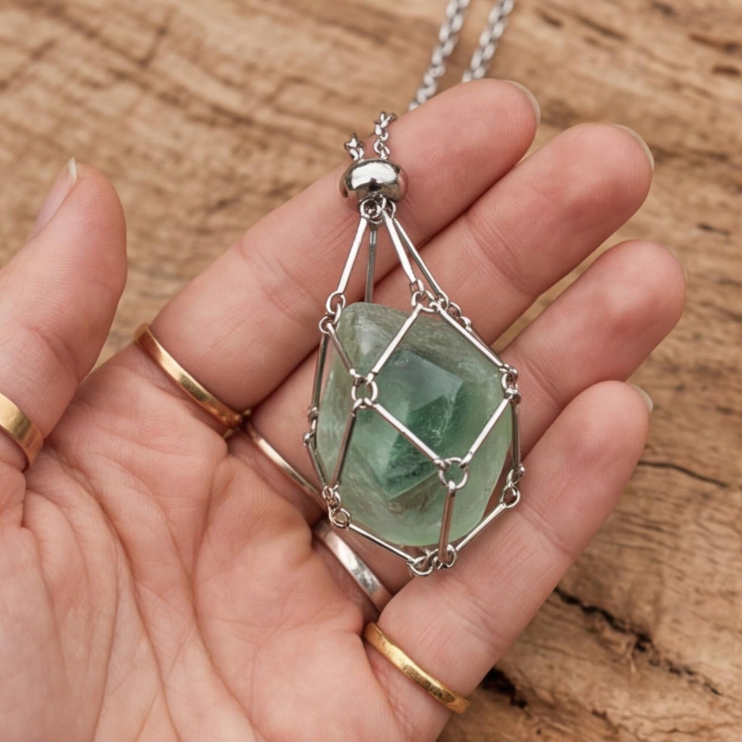 VLIEGEN Crystal Holder Necklace, Stainless Steel Cage for Stone Adjustable Natural Crystal Cage Holder Necklaces Quartz Natural Gemstone Jewelry for Women Men SV M