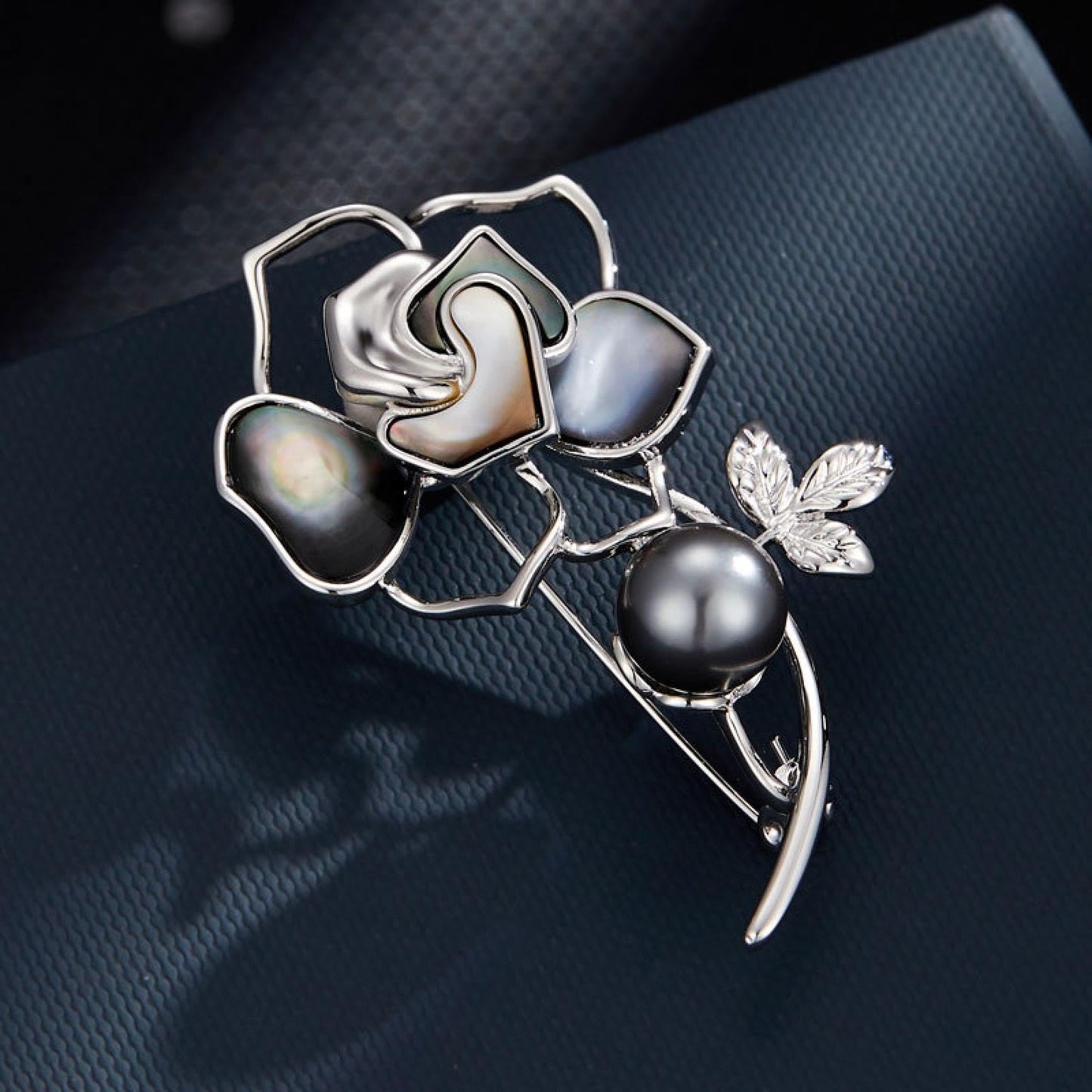 Fashion Brooches For Women, Rose Flower Brooch, Suitable For Party And Daily Wear On Many Occasions，Gold/Grey