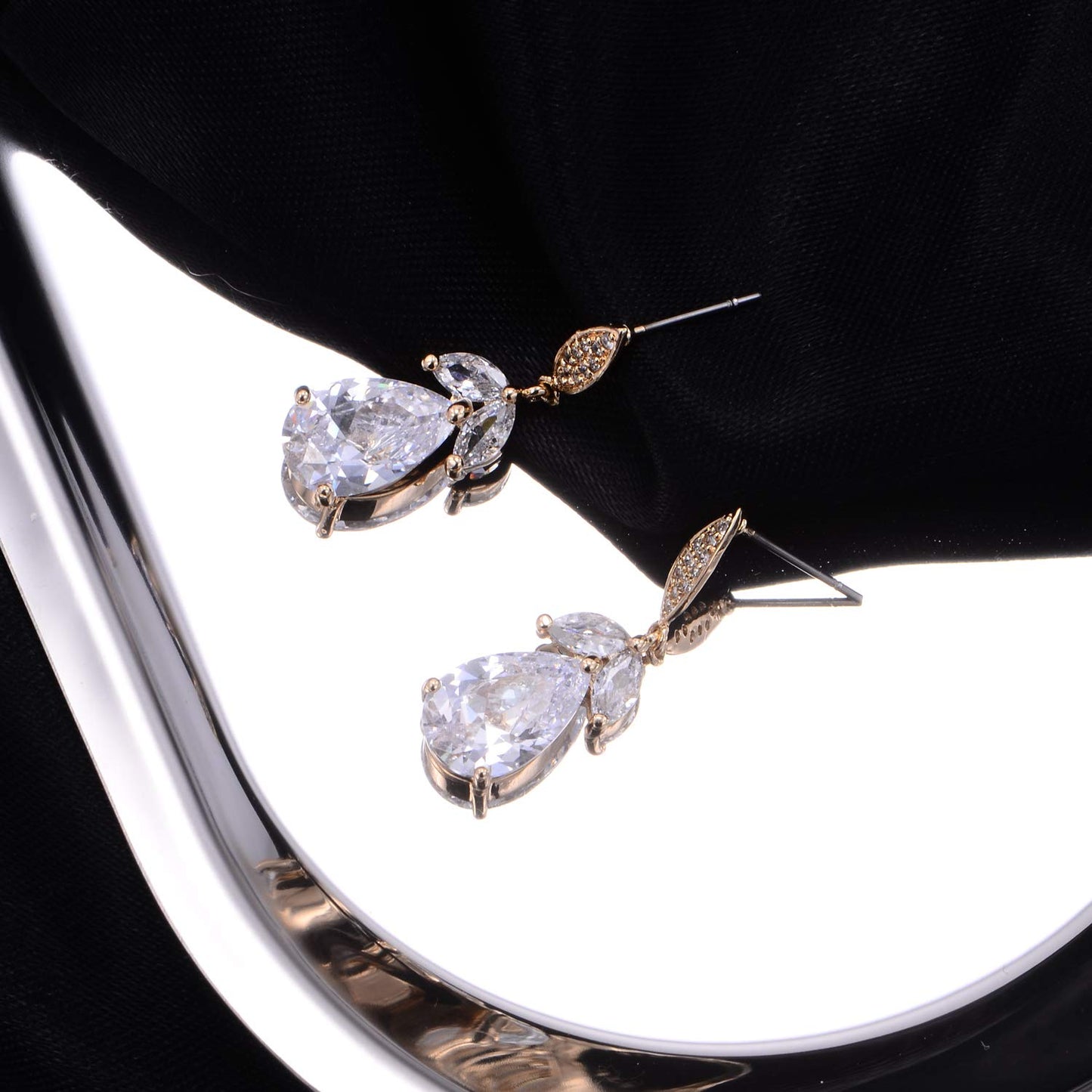 Women's Cubic Zirconia Bridal Earring - Elegant 14k Gold Plated Teardrop Cluster Floral Leaf CZ Crystal Rhinestone Wedding Earring for Bride Bridesmaids Mother of Bride Party Prom