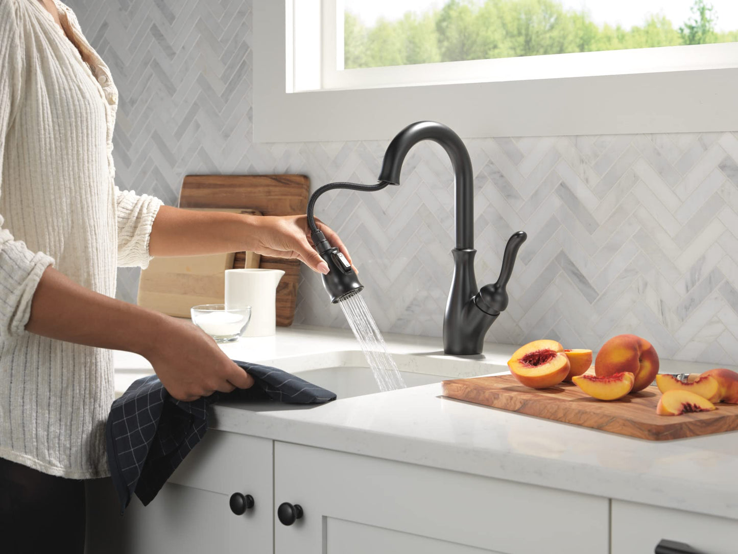 DELTA FAUCET 9678-BL-DST Leland Kitchen Faucet, Matte Black