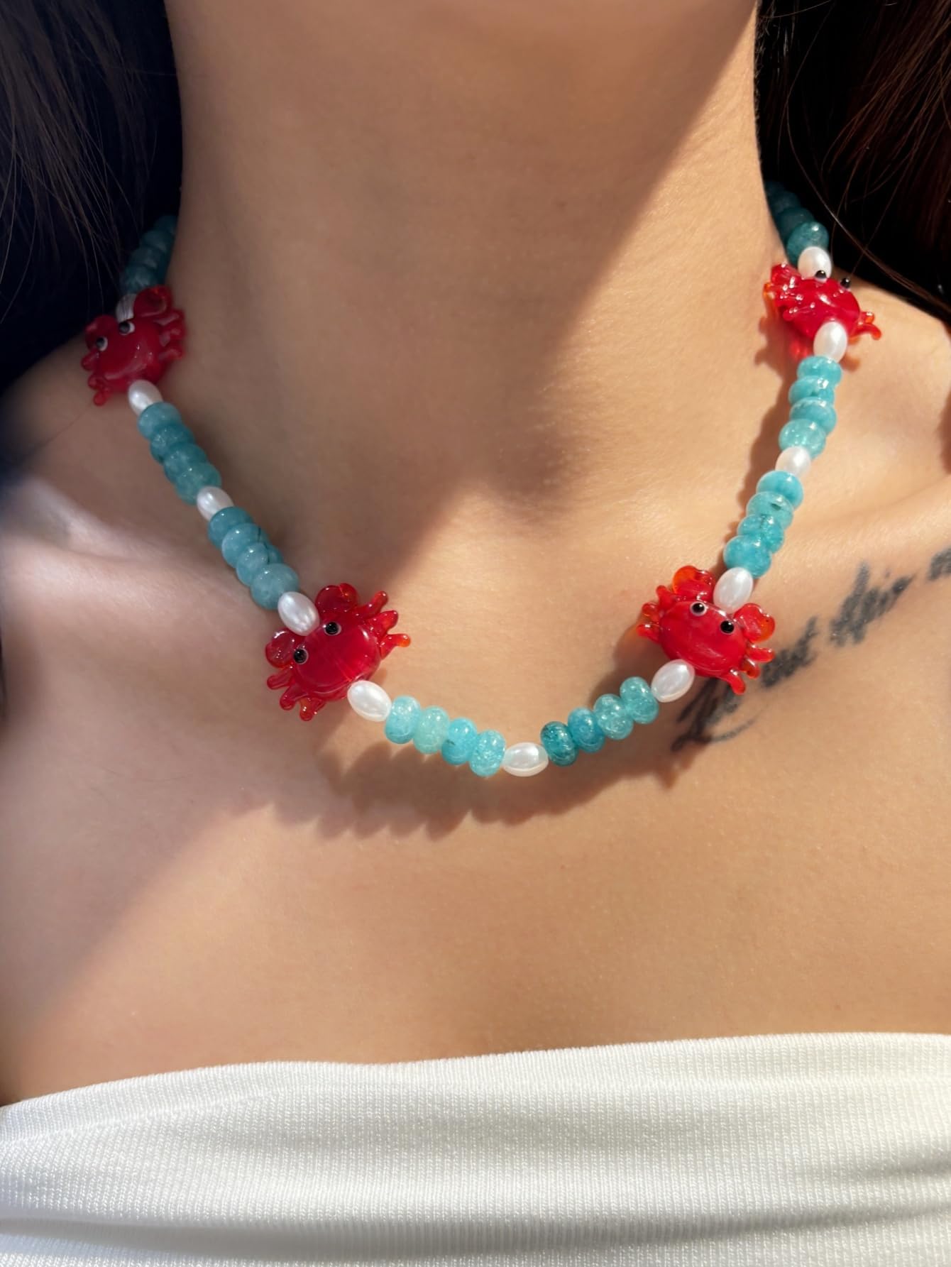 ALYXUY Crab Beaded Gemstone Necklace for Women, Colorful Boho Gemstone Beaded Choker Necklace Freshwater Pearl Surfer Beach Necklace Stylish Handmade Summer Jewelry (Crab)