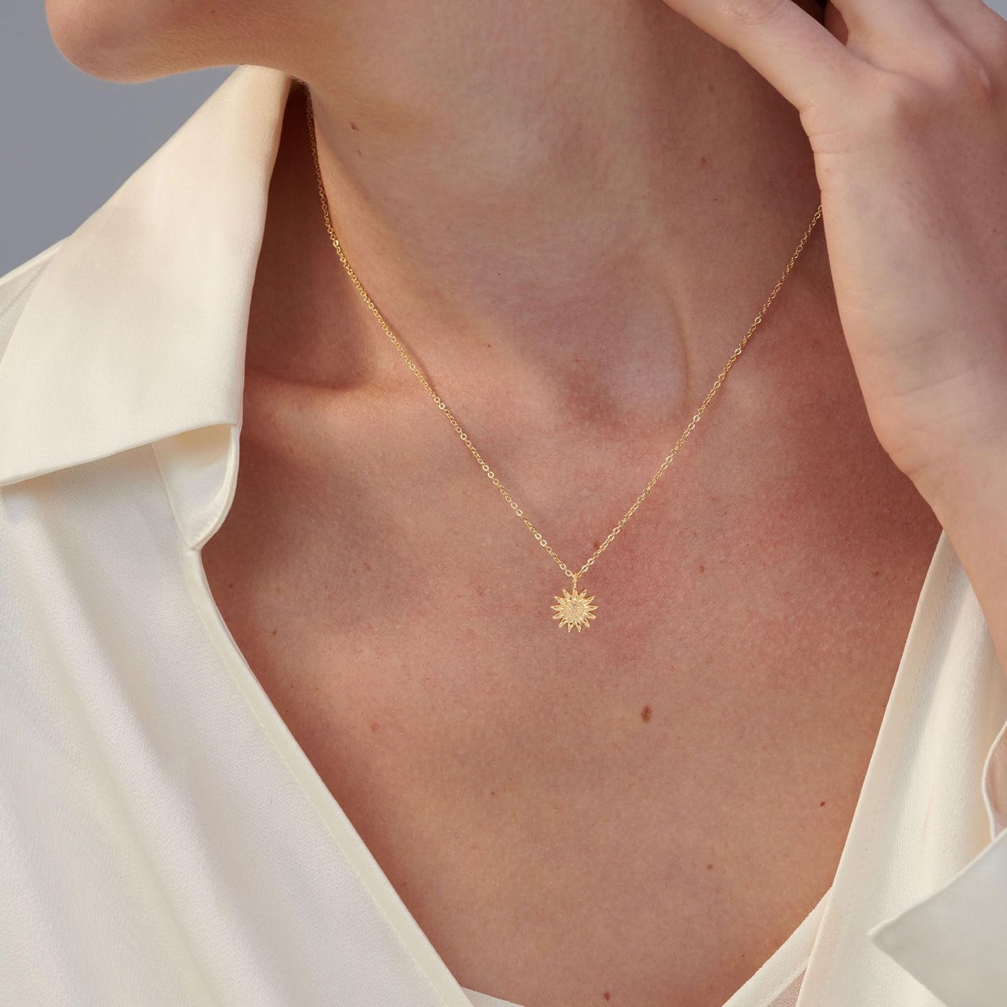 VRIUA Dainty Necklace for Women 14k Gold Plated Sunflower Pendant Necklace Simple Sun Necklace Delicate Jewelry Everyday for Women