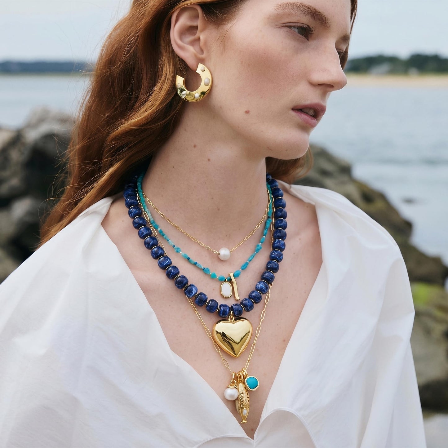 MIUSISHIYU Navy Blue Faux Lapis Lazuli Resin Chunky Necklaces for Women, Trendy Beaded Puffy Gold Heart Pendant Statement Choker, Lightweight Boho Y2K Summer Beach Jewelry