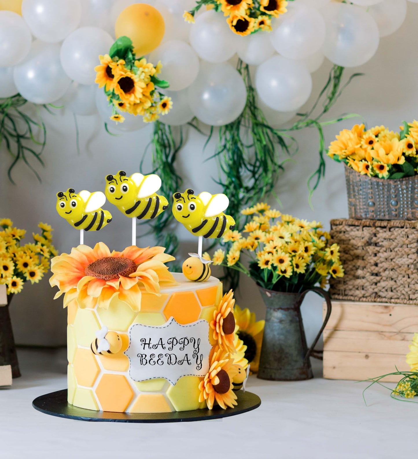 Bee Candy – 24 Individually Wrapped Lemon Flavored Suckers – Honey Bee Party Favors, Baby Showers, Edible Cupcake Toppers, Dessert Table Treats, Goodie Bag Lollipops for Kids