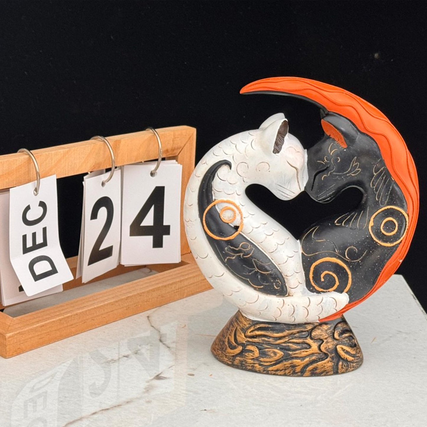 JNMYHM Black and White Yin Yang Cat for Home Decor, Cat Figurines Resin Room Decoration, Retro Cats Animal for Bookshelf Office Table, Gifts for Women Mom Cat Lovers