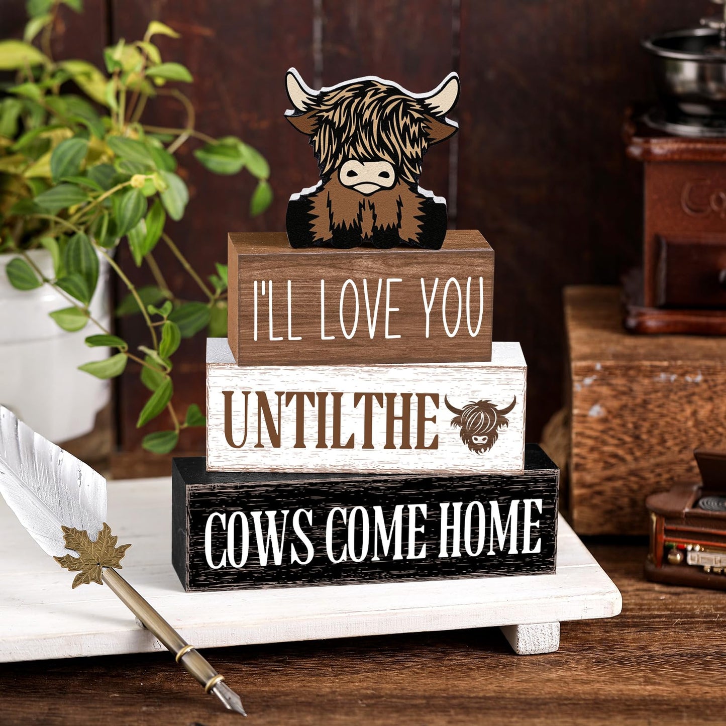 Marsui 4 Pcs Highland Cow Table Decorations Cow Wooden Signs Rustic Cow Tiered Tray Decor Western Tabletop Centerpieces Farmhouse Distressed Highland Cow Decor for Home Desk Room Kitchen Shelf Decor