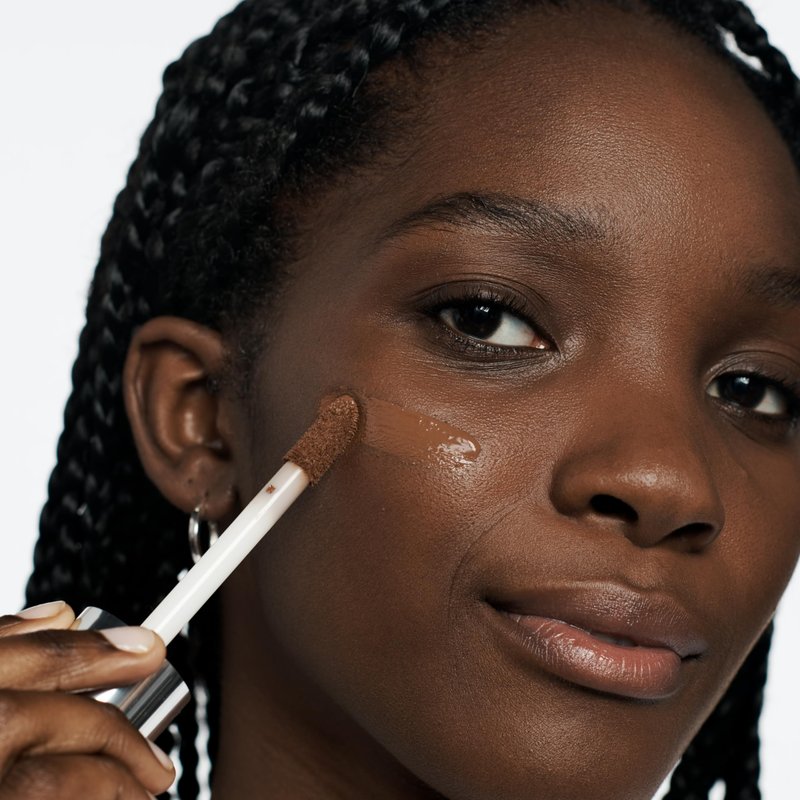 Clinique Beyond Perfecting Lightweight Liquid Foundation + Concealer For Dry Combination to Oily Skin Types | Full Coverage + Natural Matte Finish, Beige, 1 Fl Oz