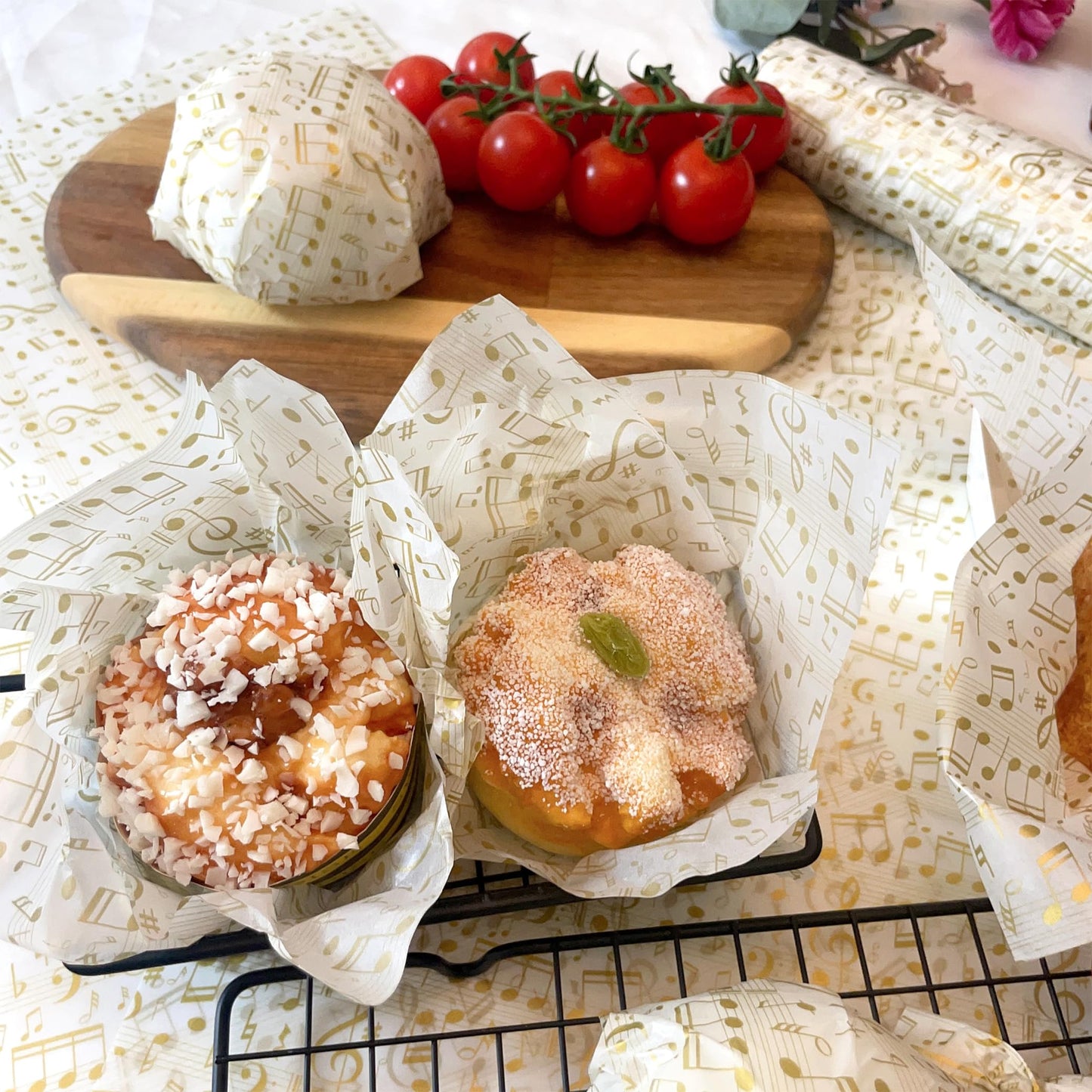 Suiwen 150 Gold and White Music Note Patterned Wax Paper, Food Picnic Greaseproof Paper, Waterproof Dry Hamburger Liners Wrapping Tissue for Plastic Food Basket