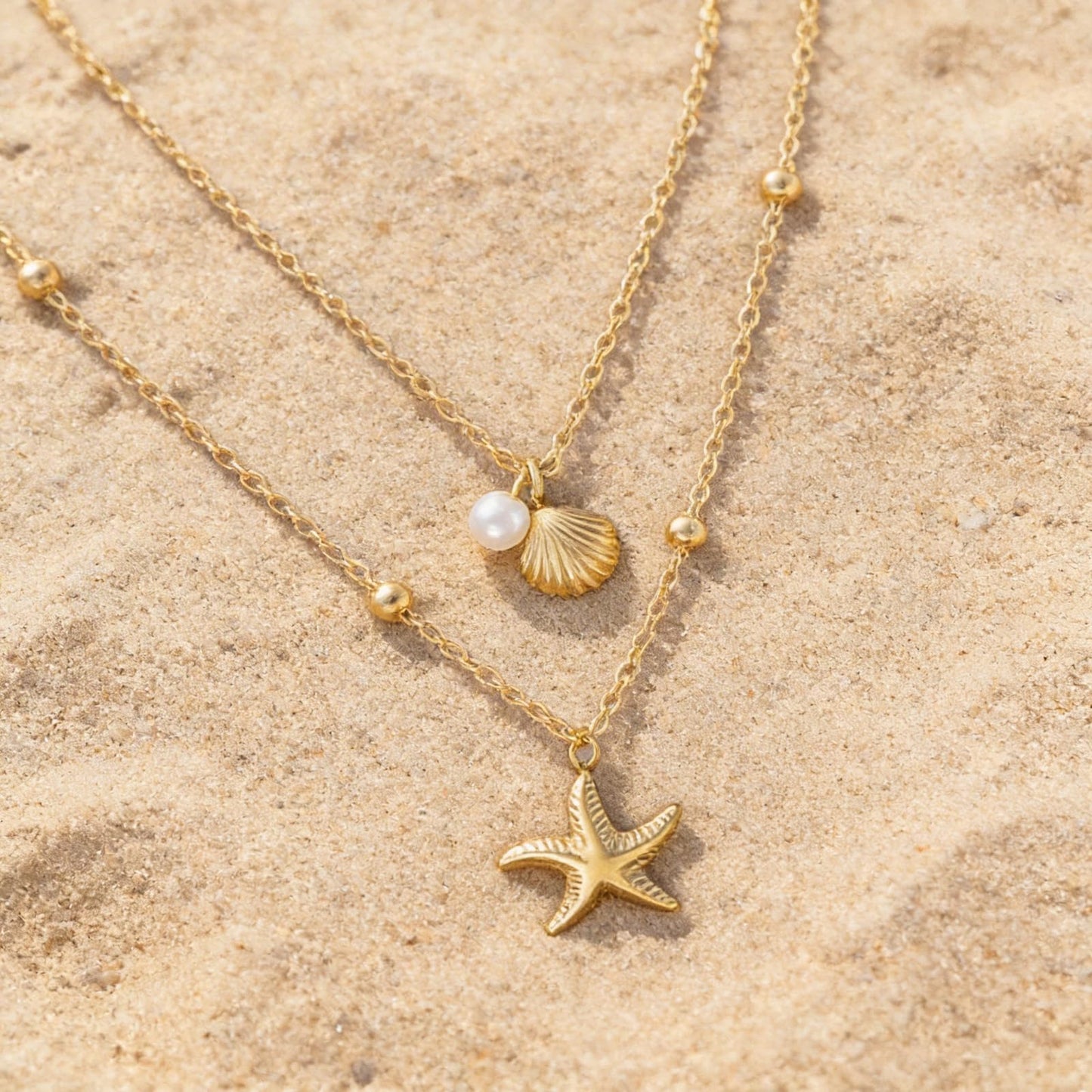 Shell Starfish Necklace for Women Gold Tone Layered Beach Jewelry Pearl Seashell Charm Adjustable Coastal Necklace for Summer Vacation Outfits Gifts