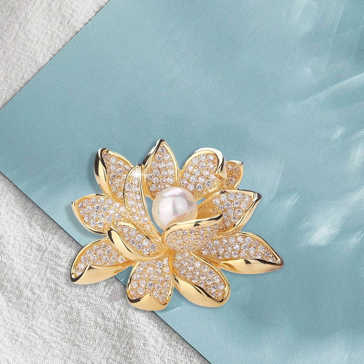 Crystal Red Flower Brooch Pins for Women Elegant Enamel Rhinestone Floral Brooches Pin Fashion Jewelry for Party Dance Wedding Banquet Brooch for Women Gift (Gold)