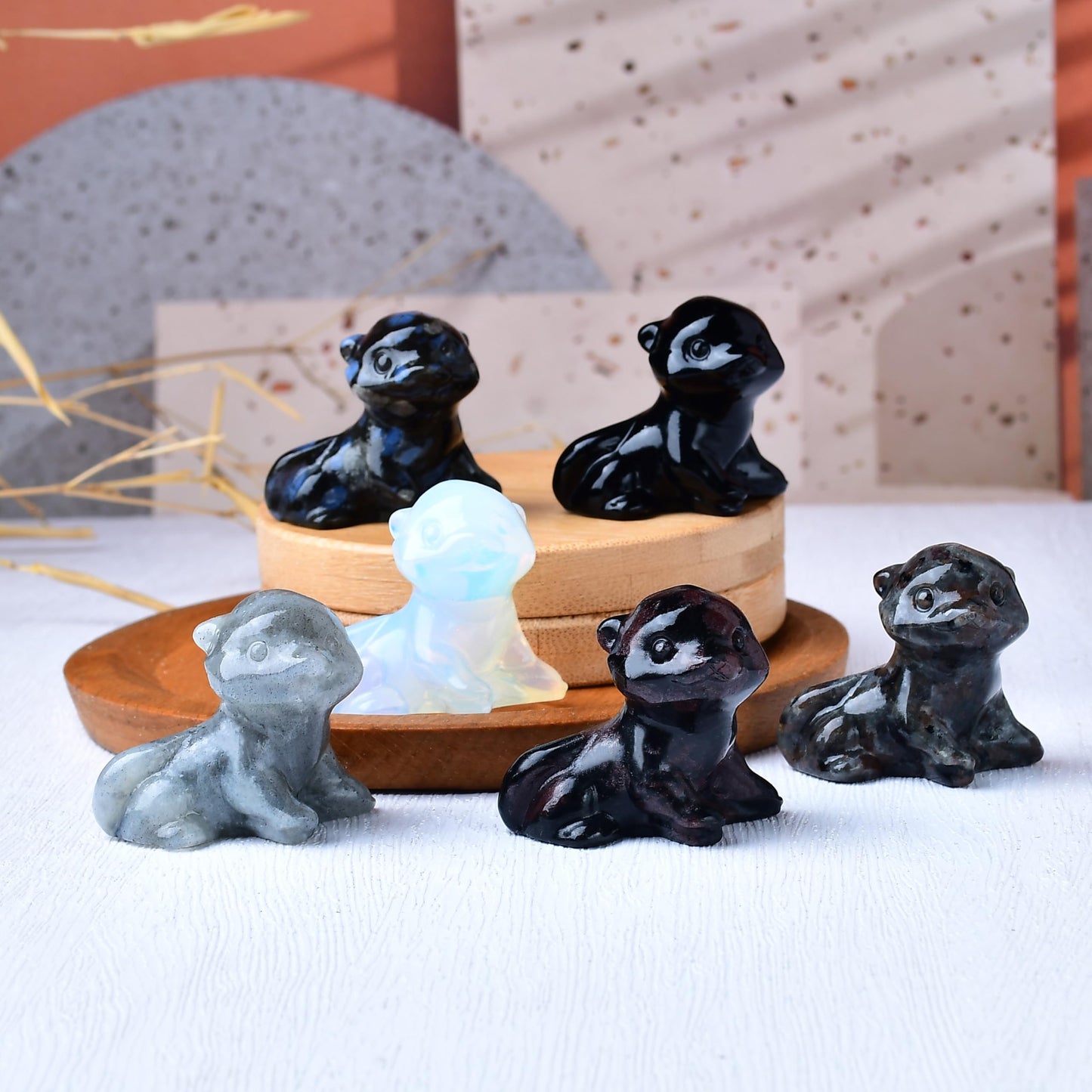 WUYOUSHI Labradorite Otter Figurine - Hand Carved Healing Crystal Otter Statue, Lucky Gemstone Sculpture for Home Office Desk Decor, Spiritual Gift for Animal Lovers & Nature Enthusiasts