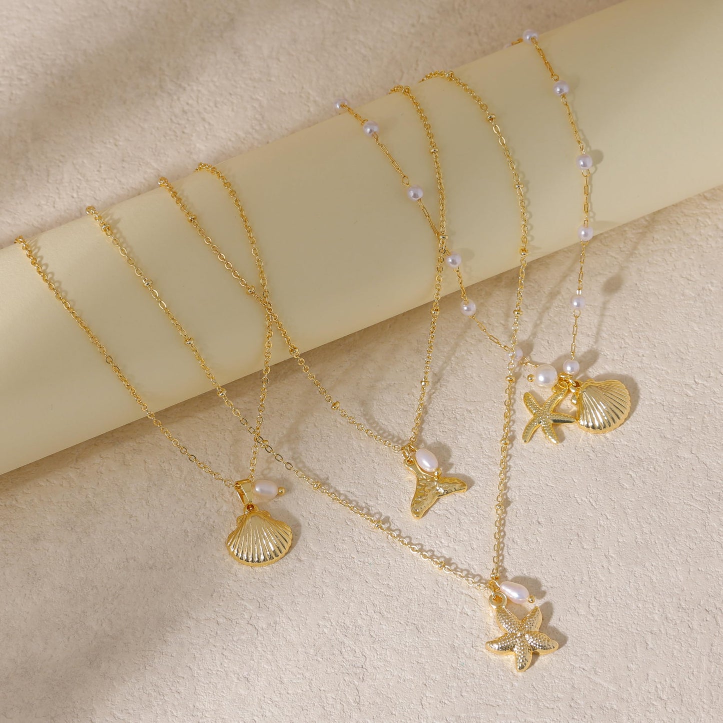 Ewrkbr Summer Beach Necklace for Women,14k Gold Plated Cute Boho Pearl Shell Choker Necklaces for Women Trendy Dainty Seashell Gold Charm Necklace Waterproof Jewelry Womens