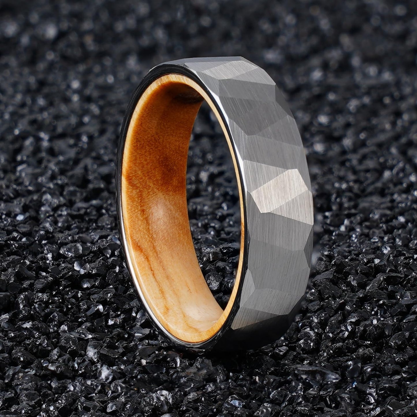 JEWPER 2/4/6/8mm Black/silver/gold Tungsten Rings for Men Womens Couple Fashion Jewelry Promise Engagement Wedding Band Hammered Inner ring inlaid with olive wood Carbide Polished Edge Comfort Fit
