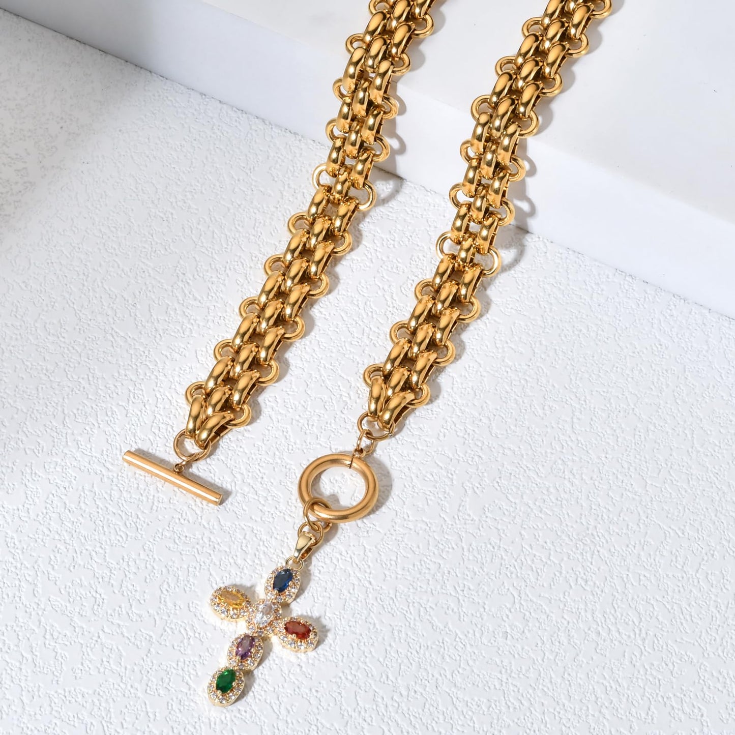 jomjeu Cross Necklace for Women 18K Gold Plated Stainless Steel Chain Pendant Necklace Classic Trendy Toggle Chunky Gold Necklaces Jewelry Gifts for Women
