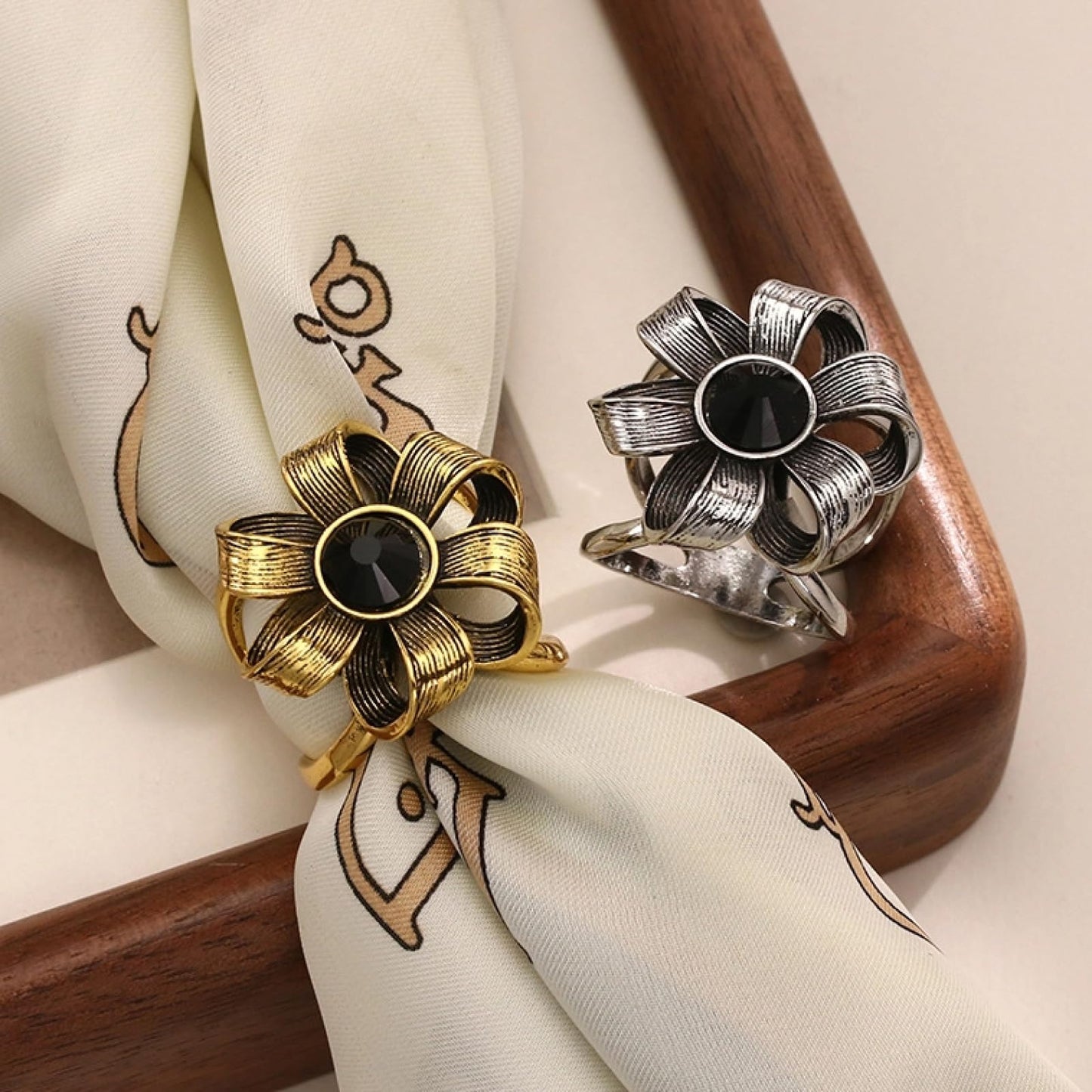 SYWDUDUCLT Gold and Silver Vintege Flower Scarf Ring, Metal Alloy with Black Crystal Center, 2 Pieces