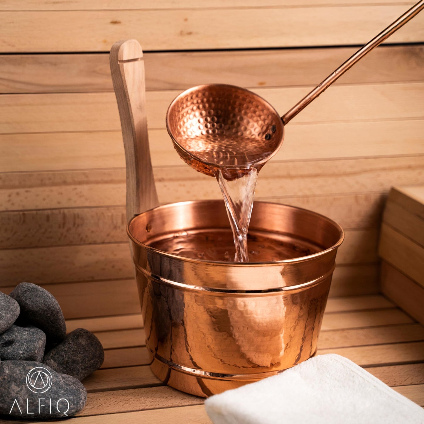 ALFIQ Hammered Copper Sauna Bucket & Ladle Set - Handcrafted Pure Copper Turkish Hammam Spa Accessory, Traditional Sauna Water Bucket with Wooden Handle, Polished Finish, Durable Artisan Design