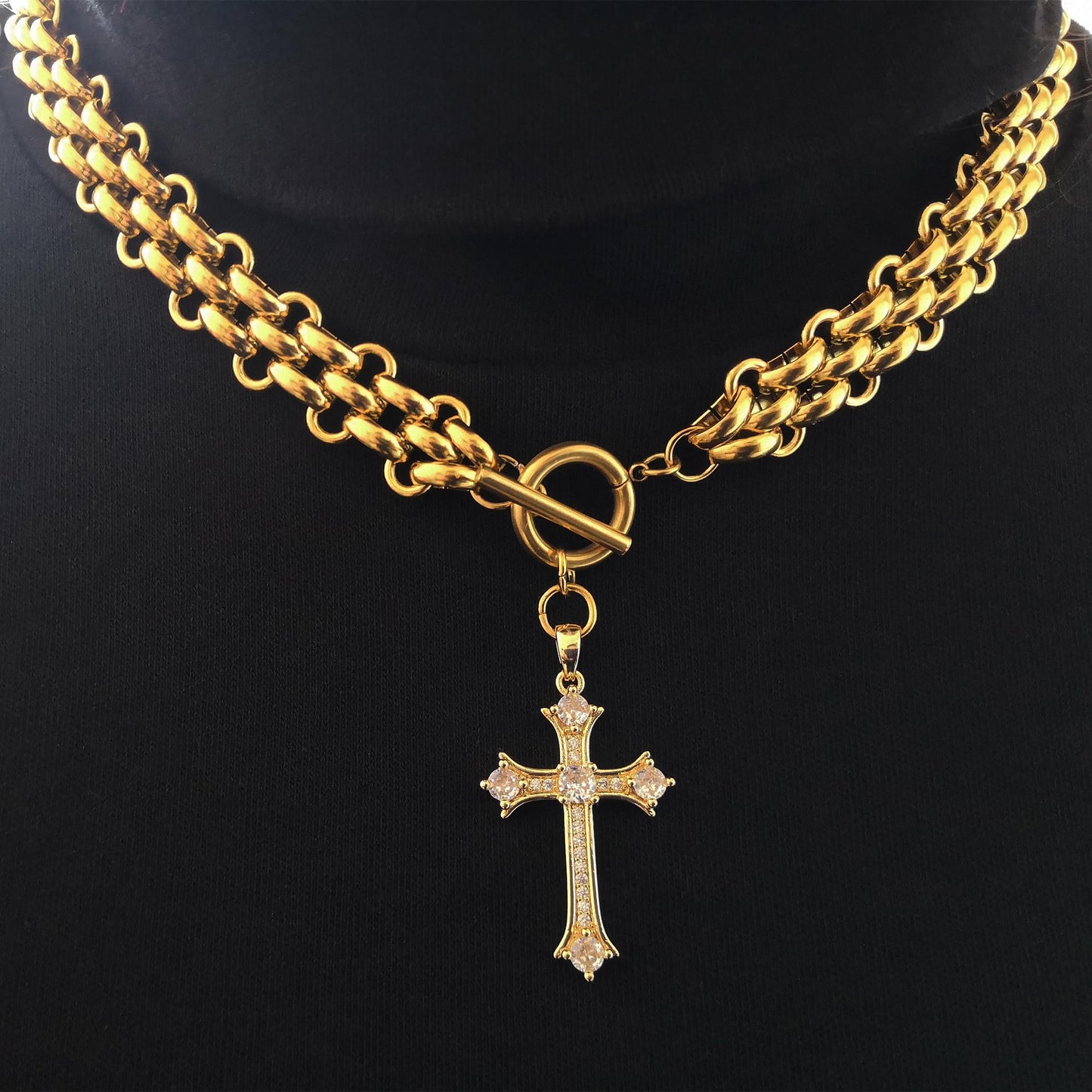 jomjeu Cross Necklace for Women Chunky Gold Necklaces 18K Gold Plated Stainless Steel Chain Pendant Necklace Classic Trendy Toggle Thick Gold Necklaces Jewelry Gifts for Women