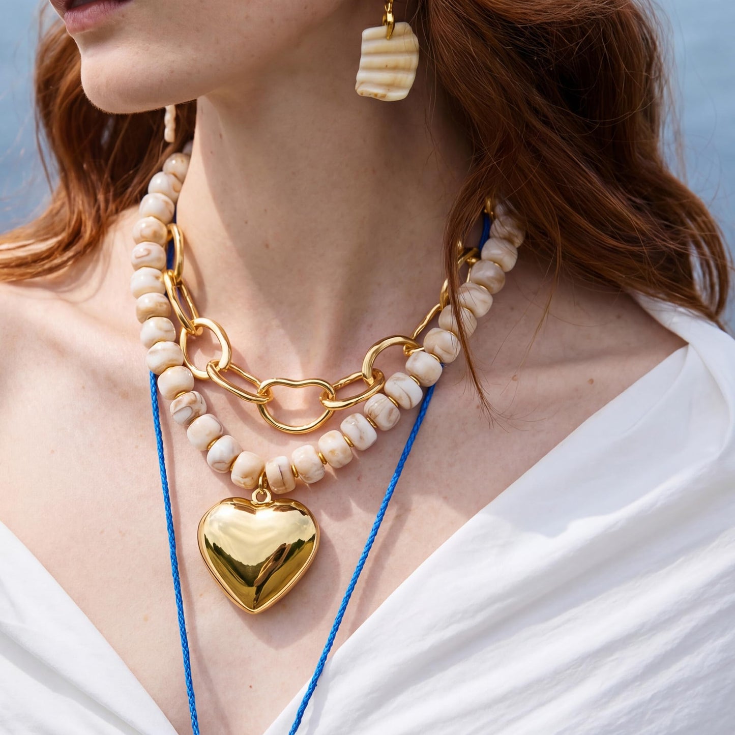 MIUSISHIYU Caramel Beige Faux Stone Resin Chunky Necklaces for Women, Trendy Beaded Puffy Gold Heart Pendant Statement Choker, Lightweight Boho Y2K Summer Beach Jewelry