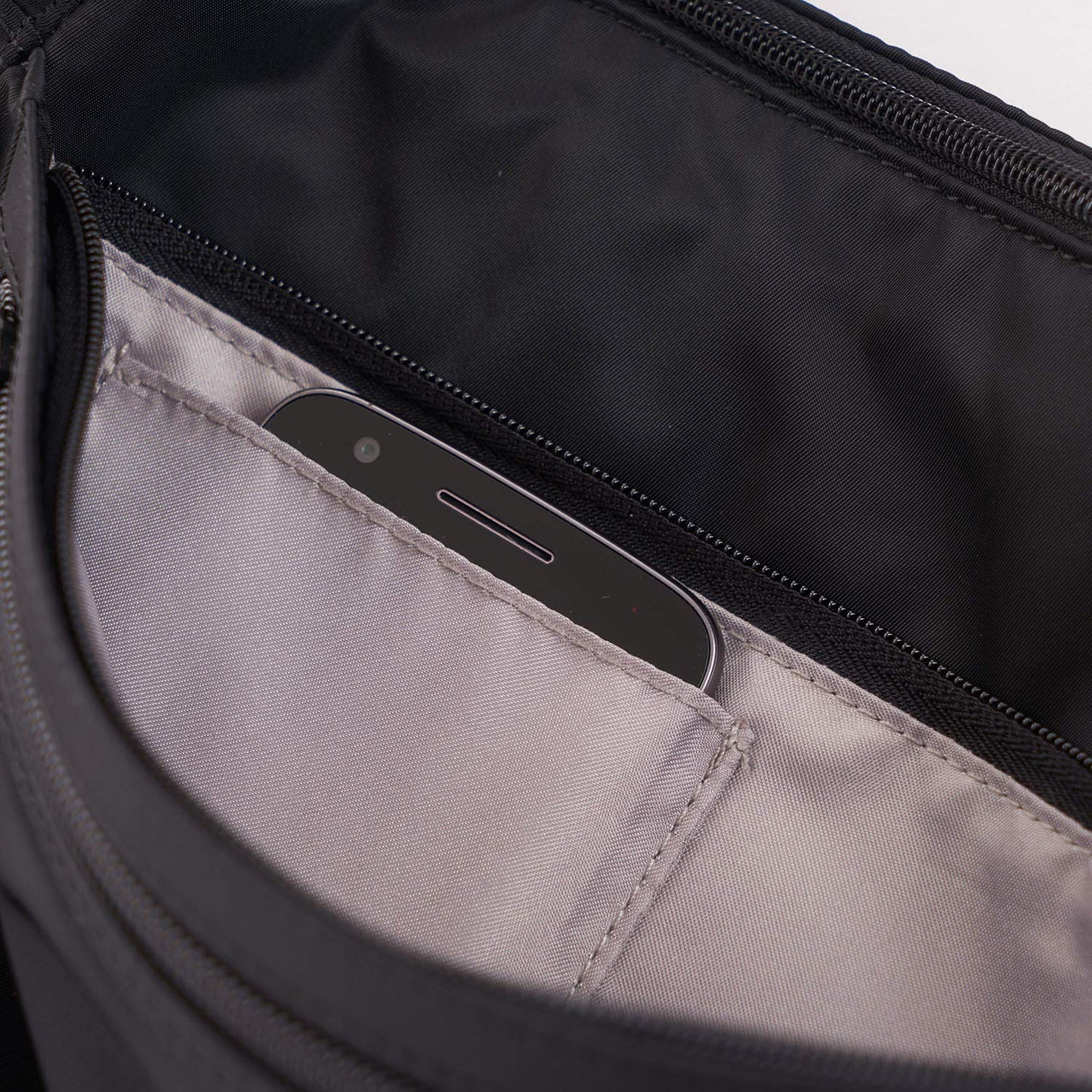 Hedgren Eye Medium Shoulder Bag, Black