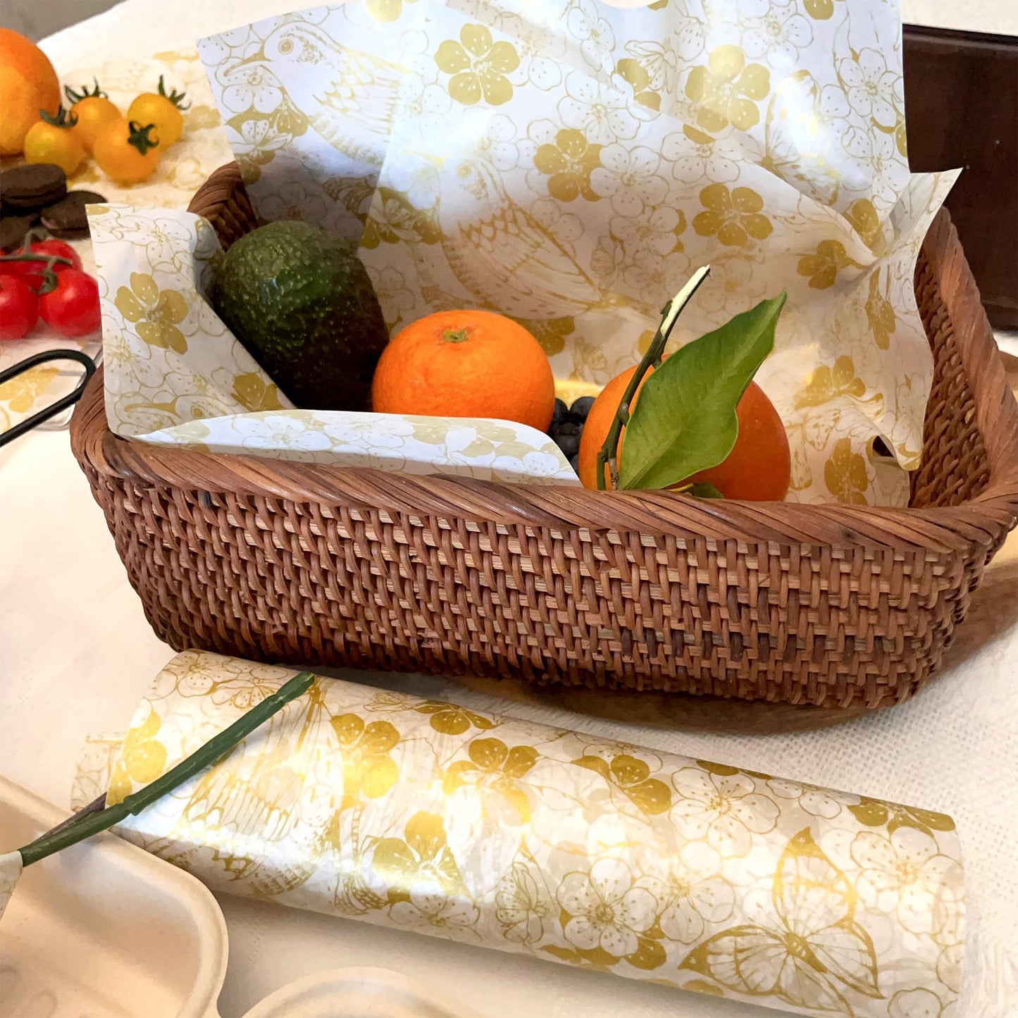 150pcs Gold and White Floral and Birds Patterned Wax Paper Sheets Sandwich Wrapping Paper, Greaseproof Wrap Parchment Air Fryer Disposable Paper Liner Food Basket Liners for Outdoor Picnic