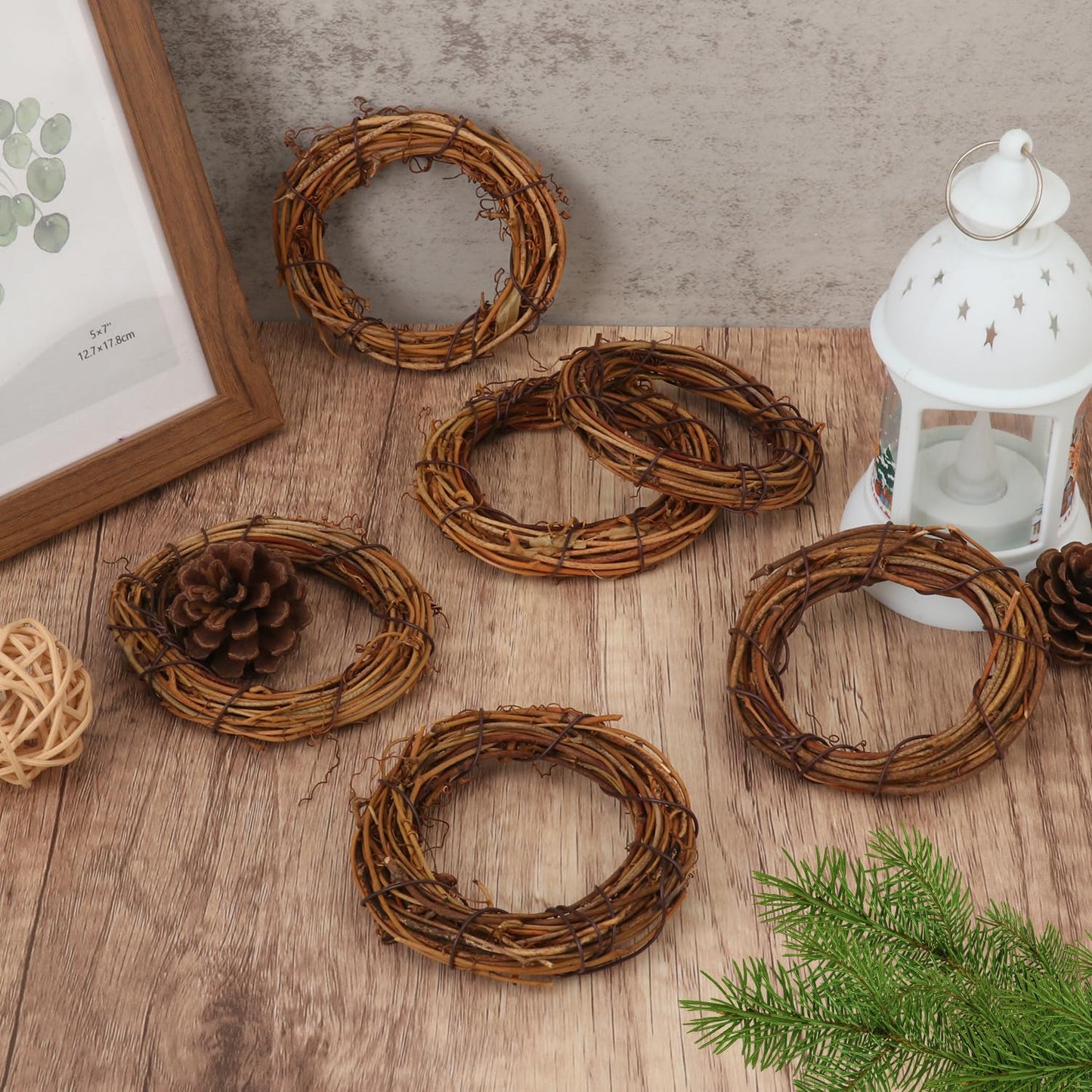 Geytetqi 40 PCS Natural Grapevine Wreaths, 3.2 Inch Beautiful Vine Branch Wreath for DIY Crafts and Christmas Decorations, Ideal for Wedding Decor