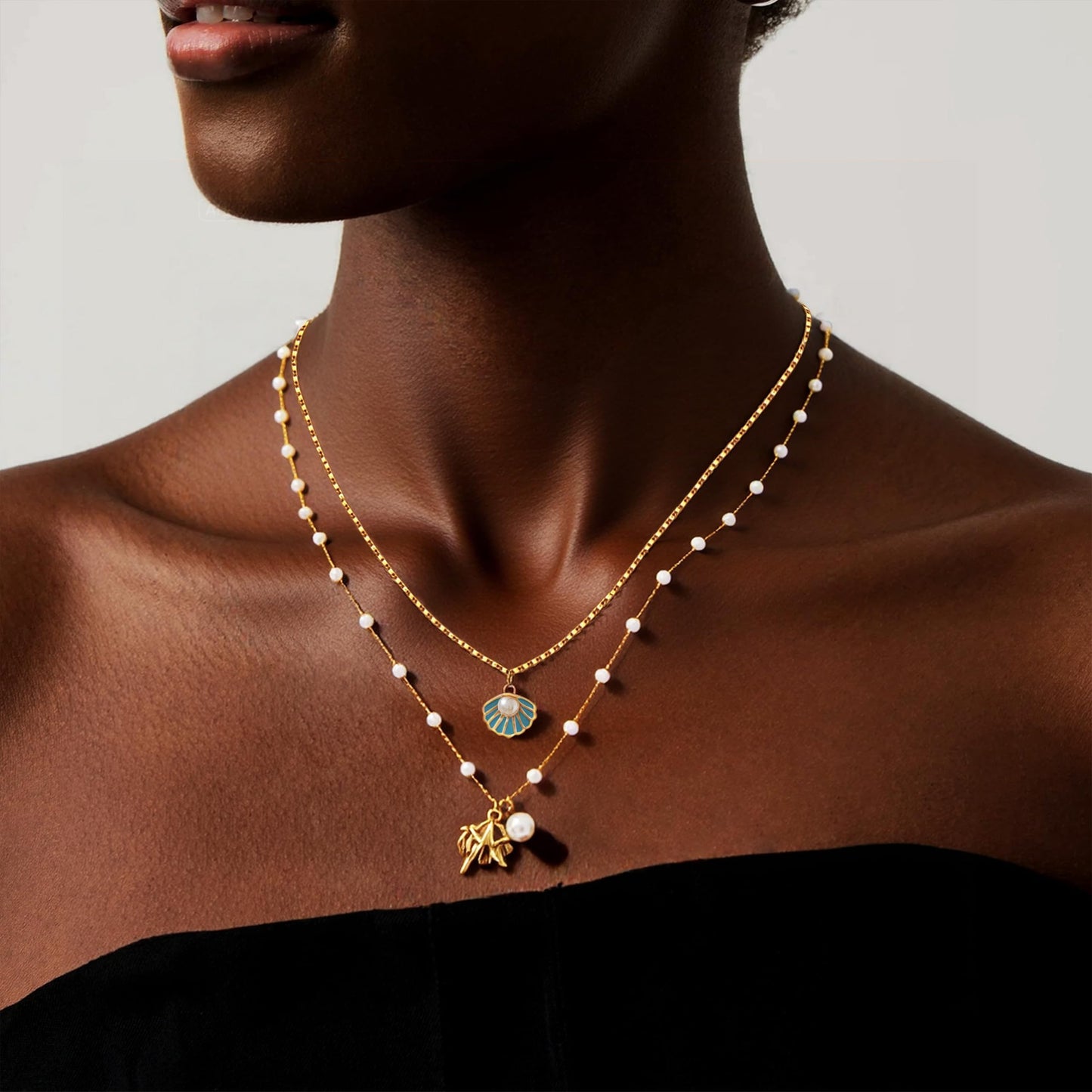 Shell Starfish Necklace for Women Gold Tone Layered Beach Jewelry Pearl Seashell Charm Adjustable Coastal Necklace for Summer Vacation Outfits Gifts