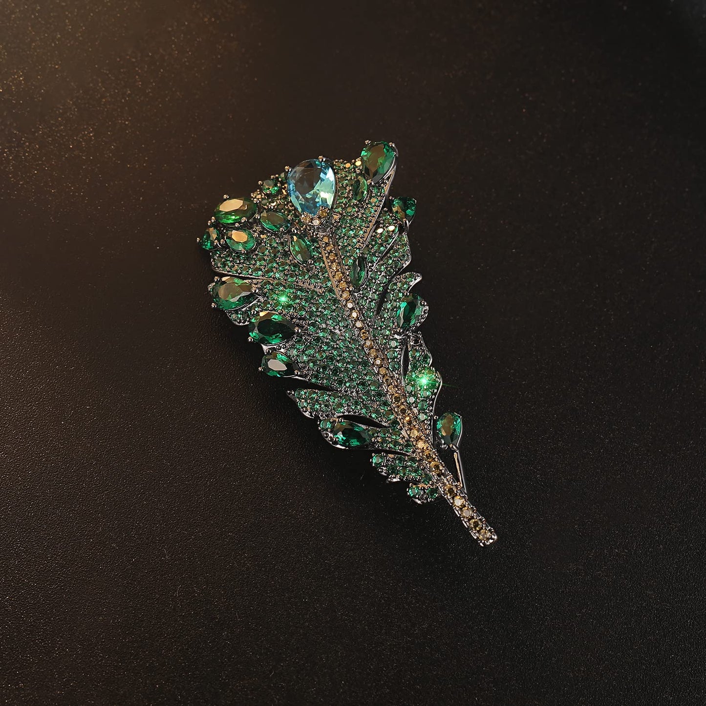 AILONMEI Elegant Pearl Flower Designer Brooch Pins Broches Costume Jewelry For Women Fashion Christmas Gift (Green Feather)