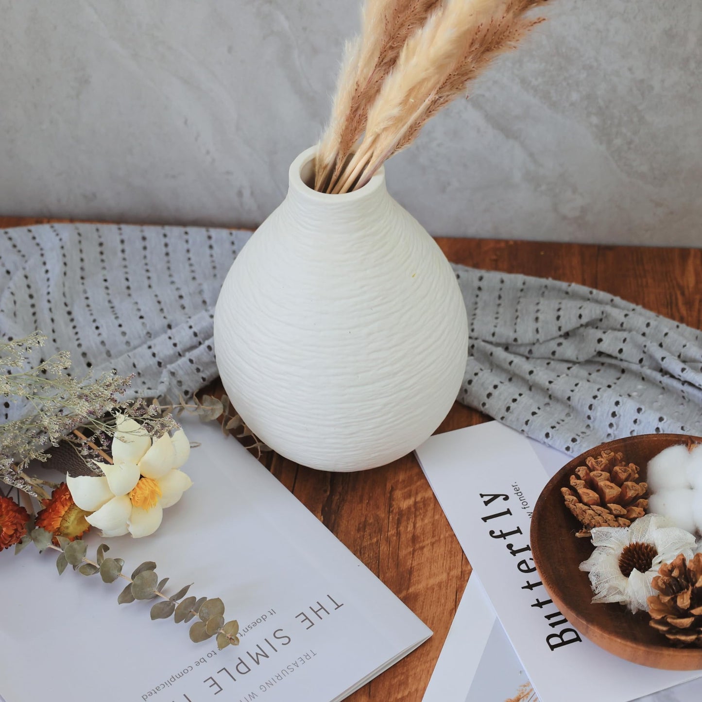 bewbews Snow Inspired Flower Vase, Ceramic Vases, White Vases, Minimalist Design for Elegant Home Decor for Coffee Table, Office Desk, Living Room, Mantel, Bedroom, Bookshelf Decoration