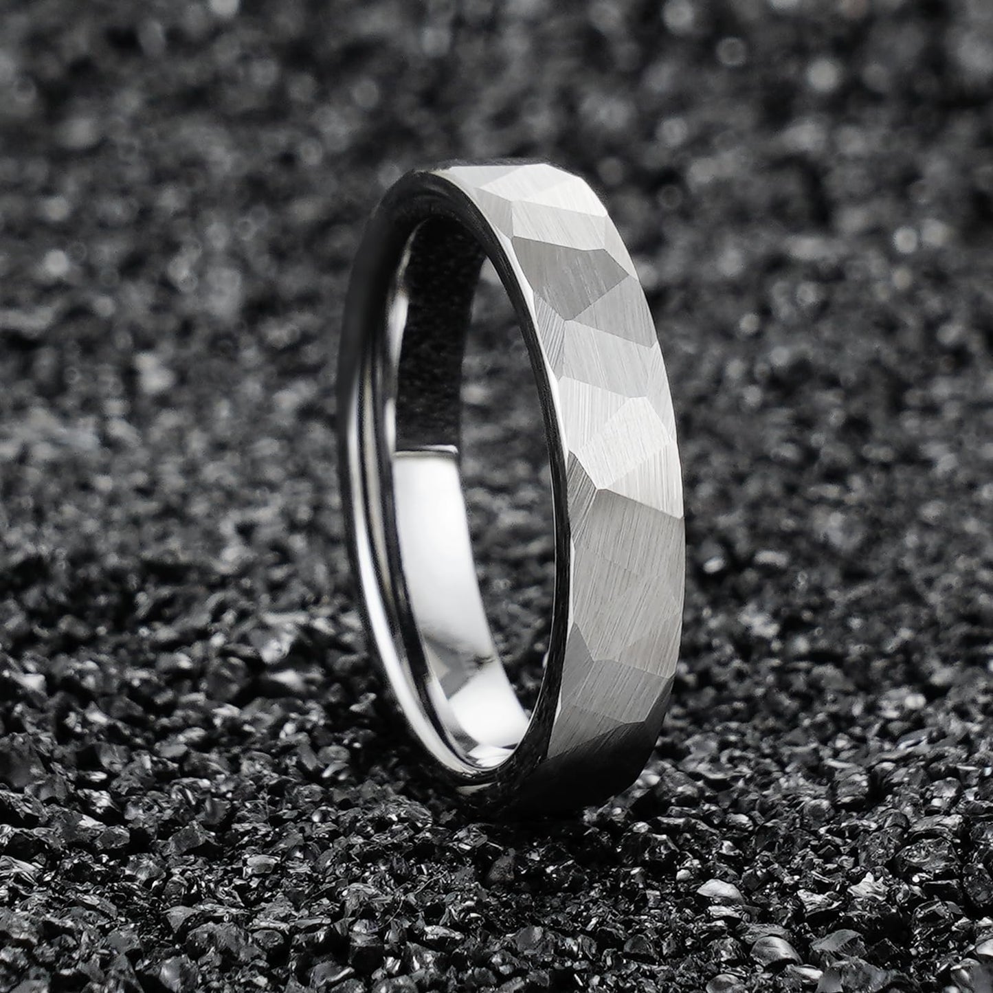 JEWPER 2/4/6/8mm Black/silver/gold Tungsten Rings for Men Womens Couple Fashion Jewelry Promise Engagement Wedding Band Hammered Inner ring inlaid with olive wood Carbide Polished Edge Comfort Fit