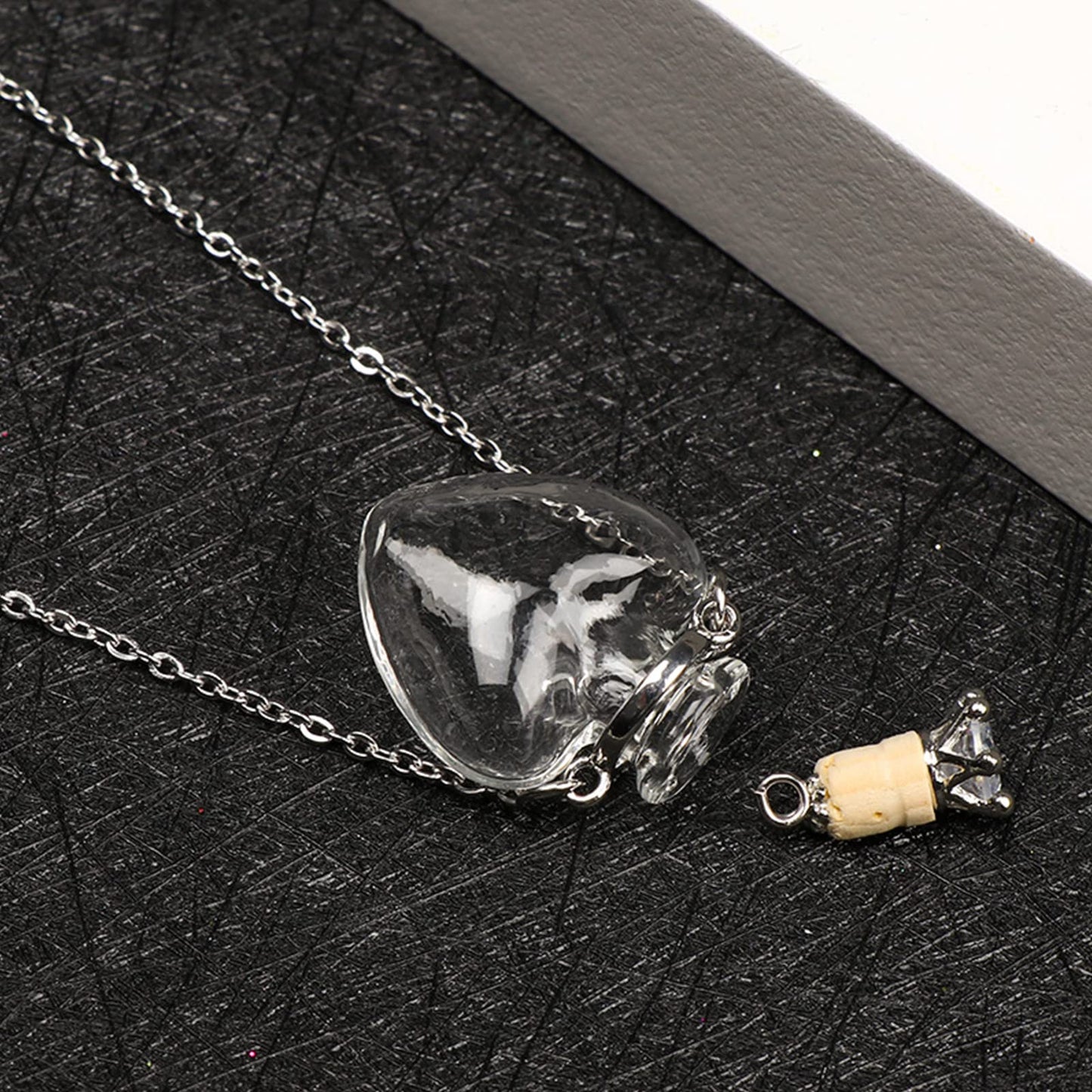 Essential Oil Diffuser Perfumes Bottle Pendant Necklace Jewelry Clear Tear Drop Vial Essential Oil Pendant Necklace Bottle Necklaces for Women