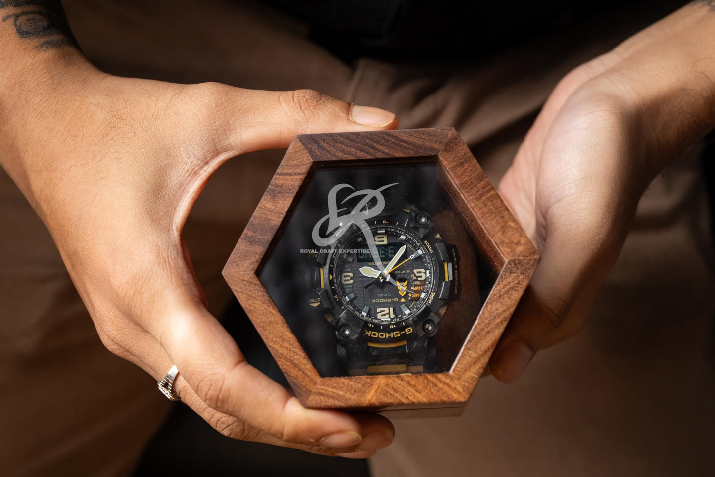Watch Box for Men, Single Slot Watch Display Case Mens Watch Box Organizer, Dark Rosewood Watch Cases for Men Watch Storage, Valentines Gift Watch Organizer Holder Case for travel with Glass Lid